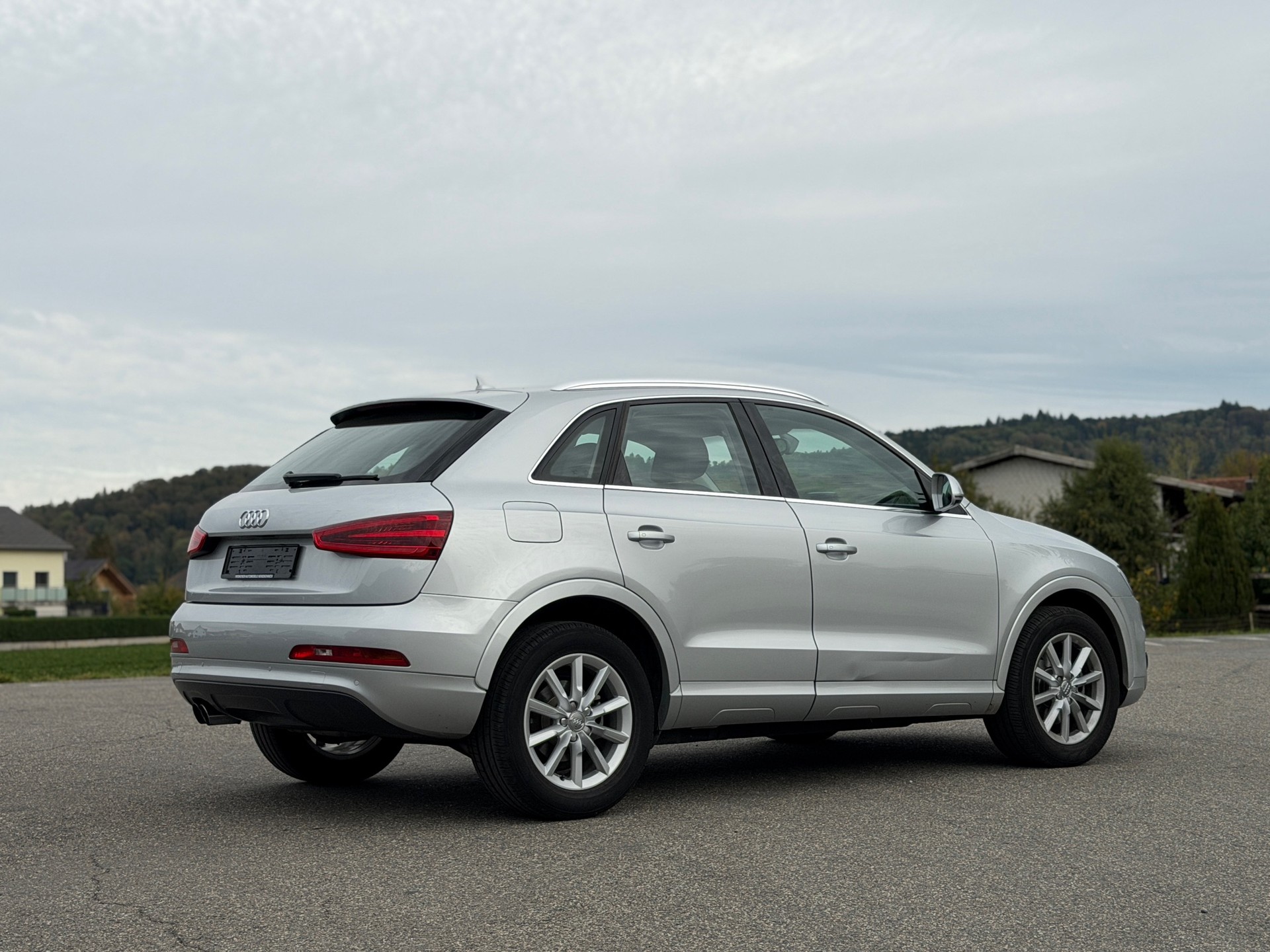 AUDI Q3 2.0 TFSI quattro S-tronic-image-3