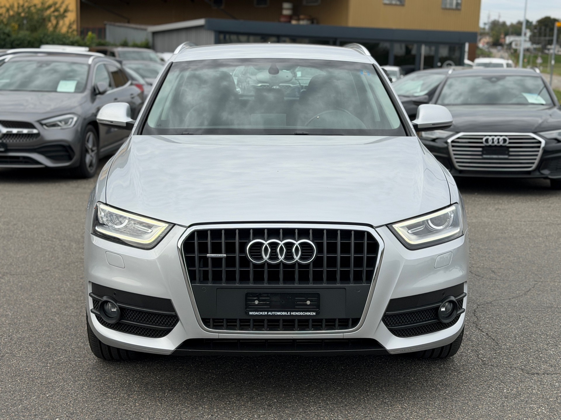 AUDI Q3 2.0 TFSI quattro S-tronic-image-1