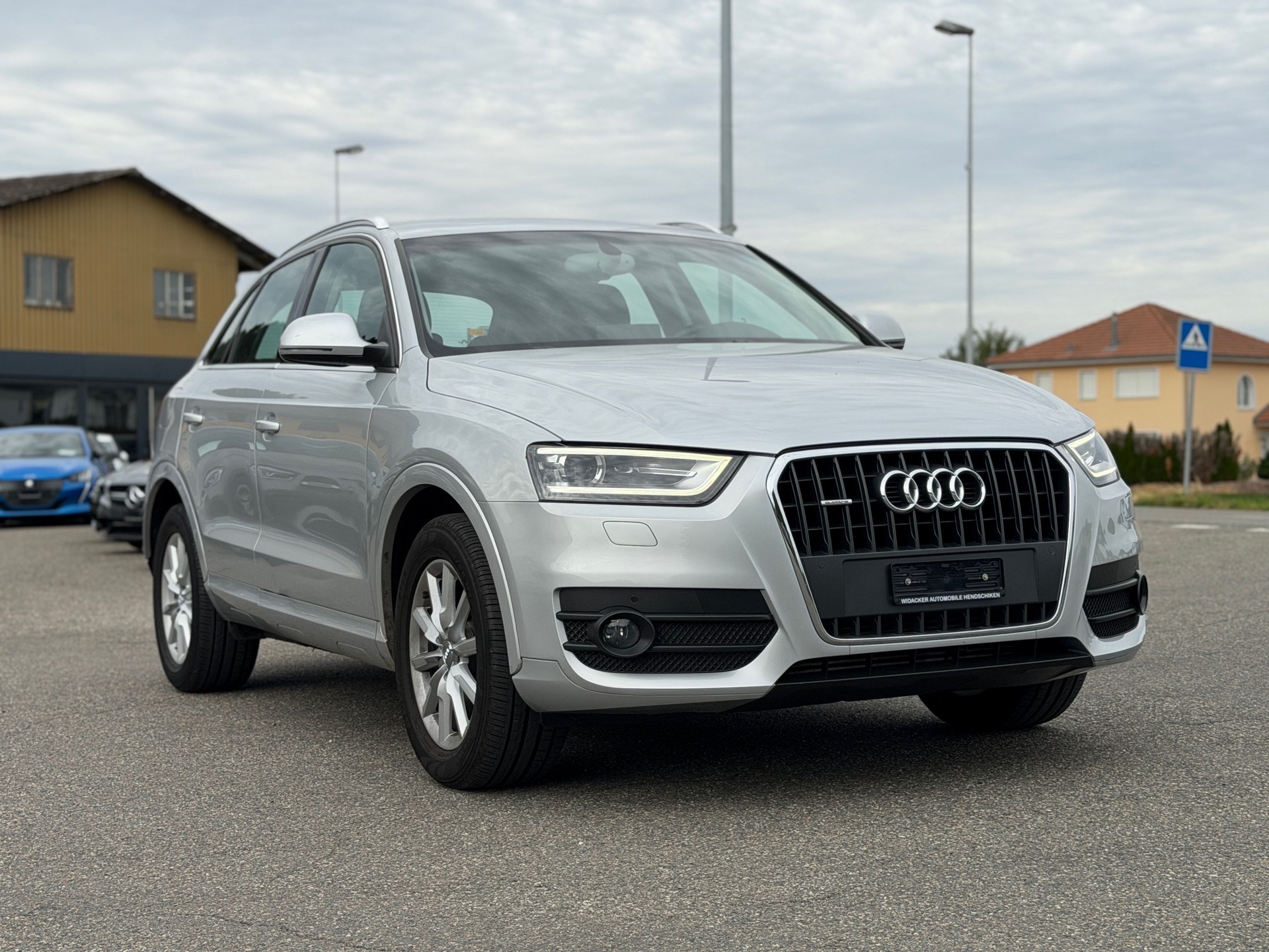 AUDI Q3 2.0 TFSI quattro S-tronic-image-2