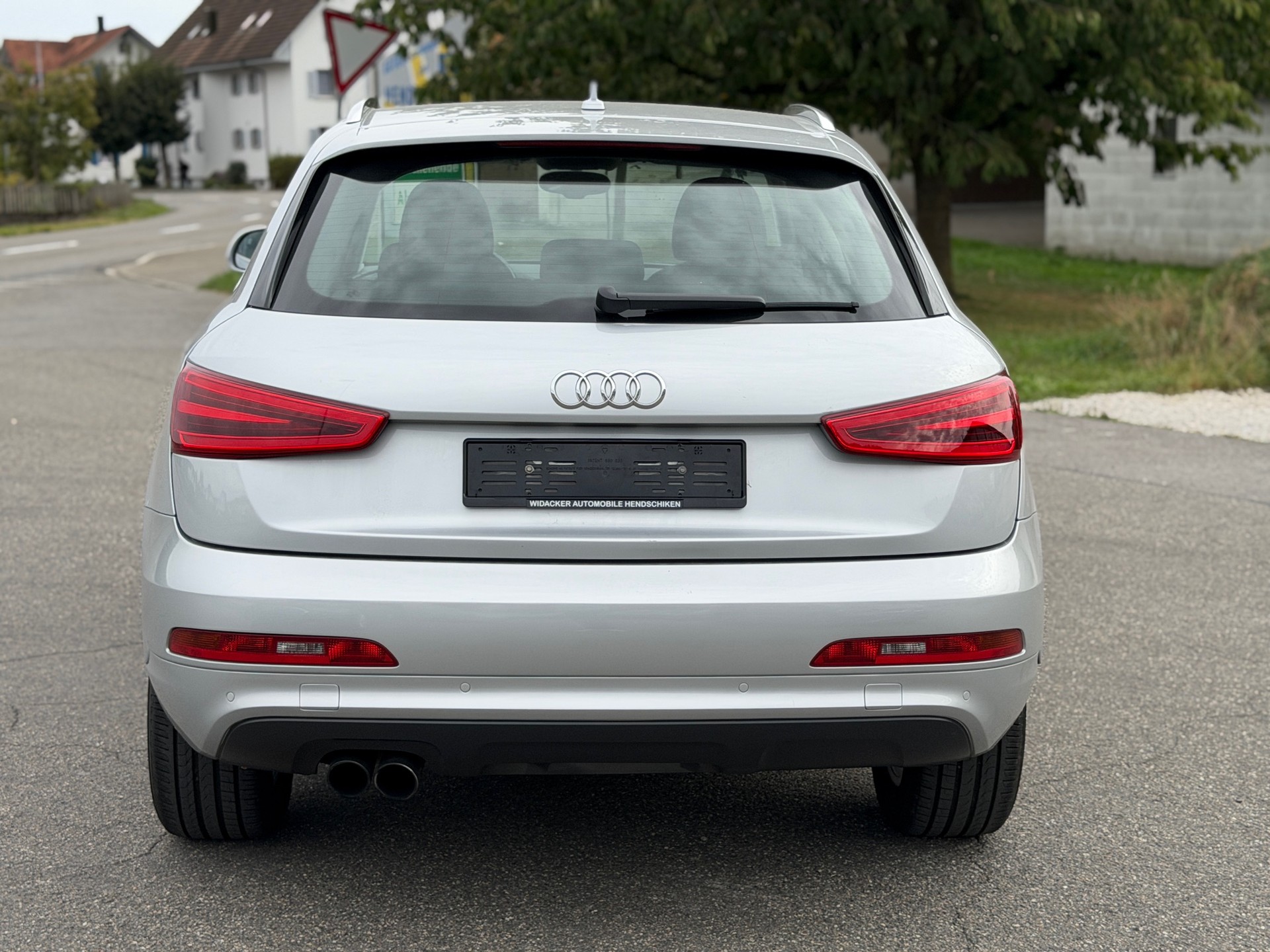 AUDI Q3 2.0 TFSI quattro S-tronic-image-4