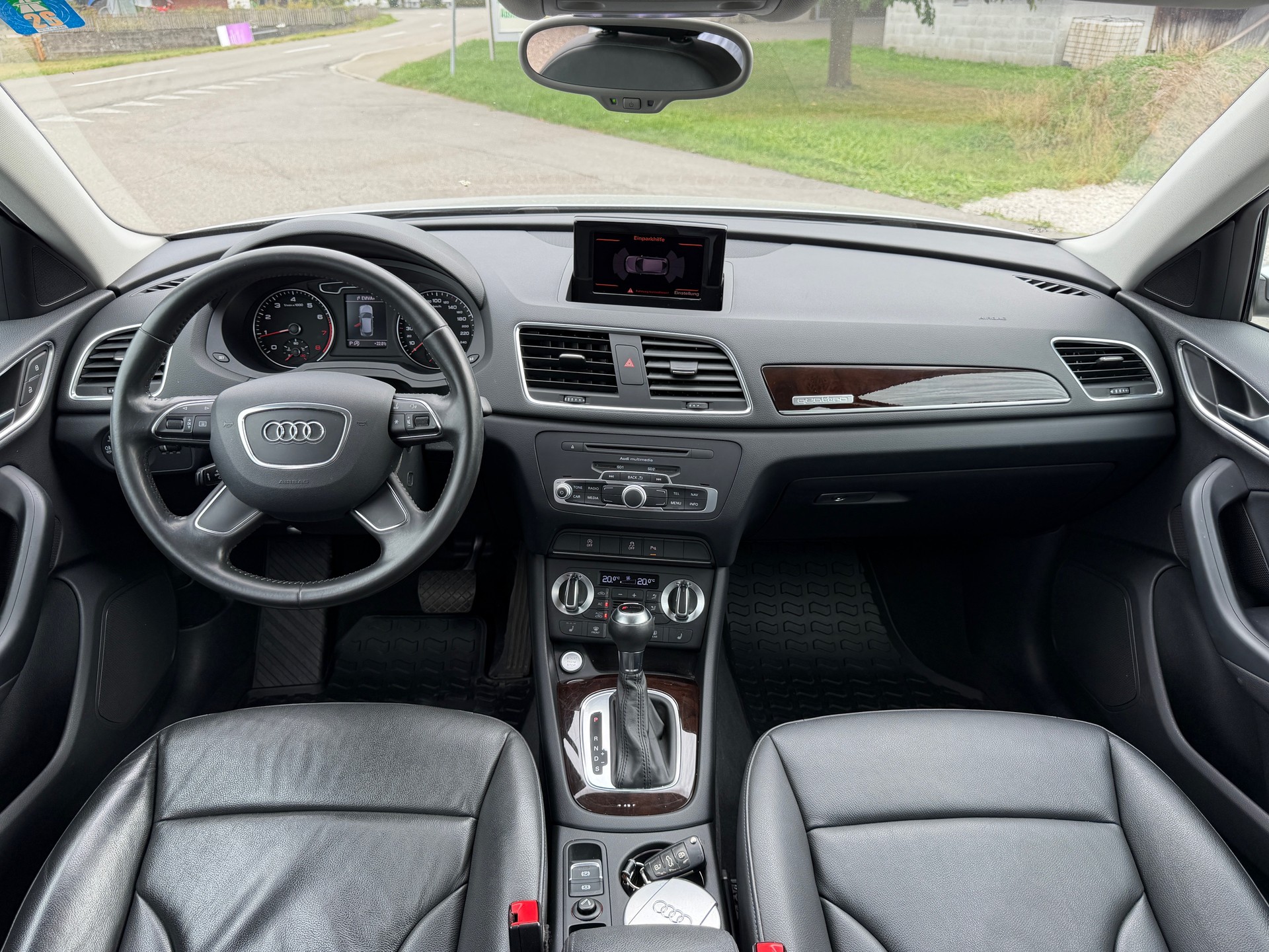 AUDI Q3 2.0 TFSI quattro S-tronic-image-6