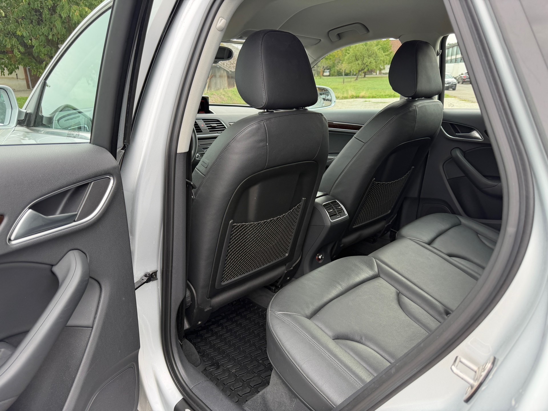 AUDI Q3 2.0 TFSI quattro S-tronic-image-9