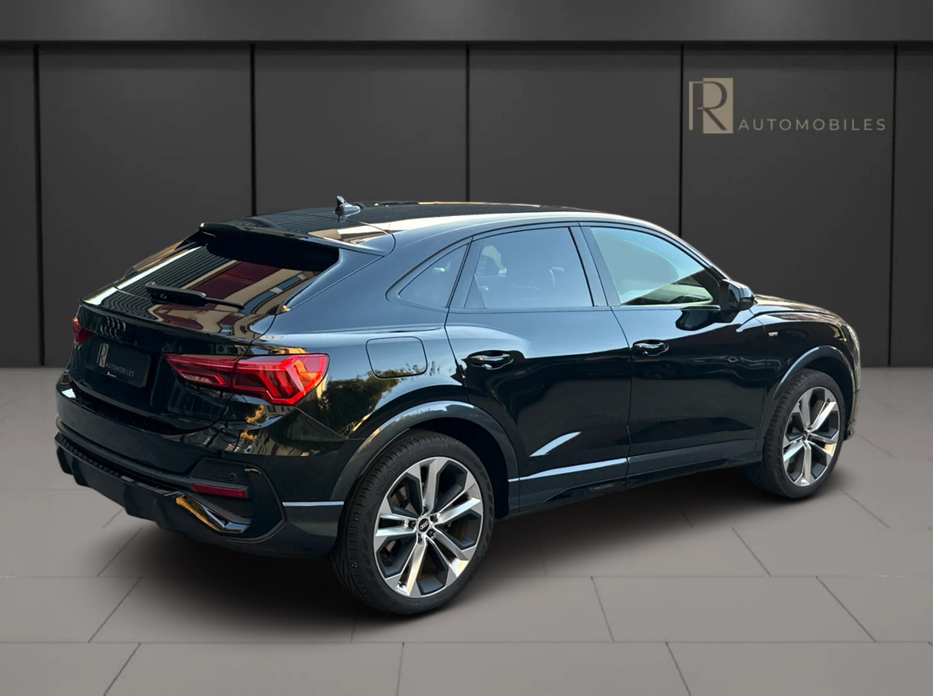 AUDI Q3 Sportback 45 TFSI e S line S-tronic-image-2