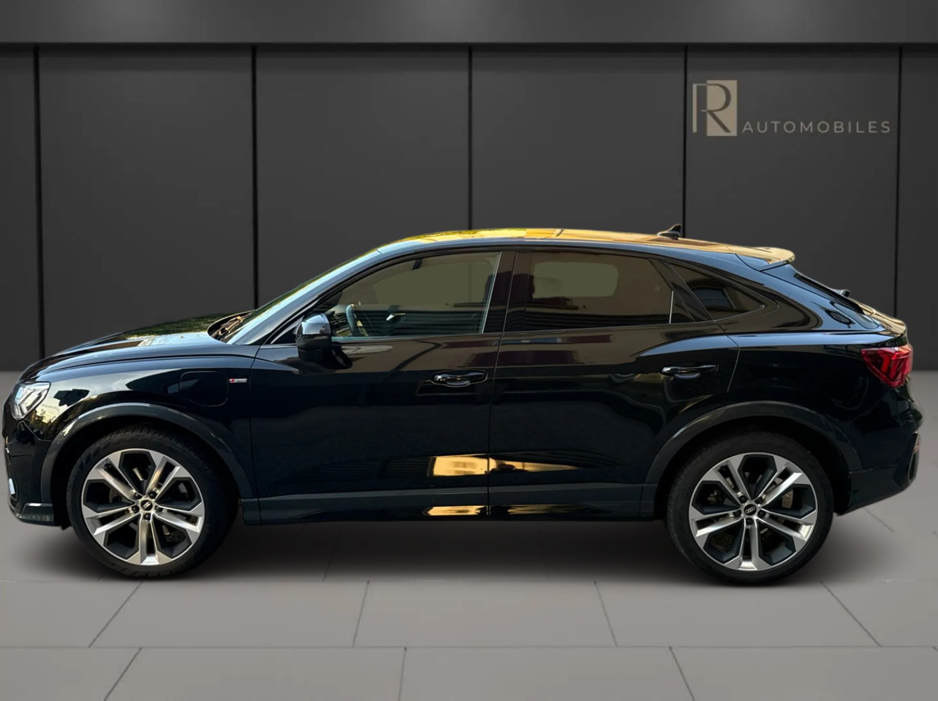 AUDI Q3 Sportback 45 TFSI e S line S-tronic-image-6