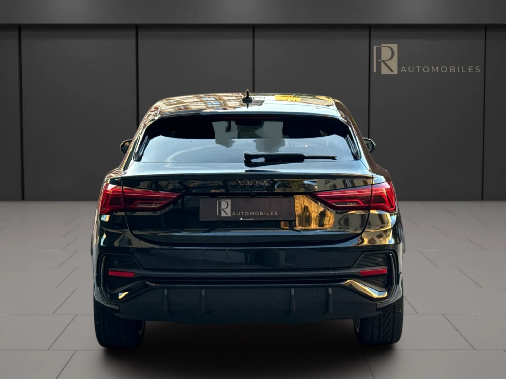 AUDI Q3 Sportback 45 TFSI e S line S-tronic-image-3