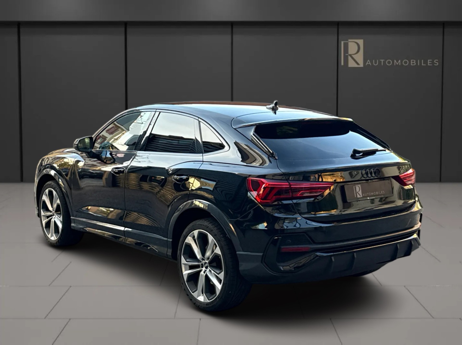 AUDI Q3 Sportback 45 TFSI e S line S-tronic-image-5