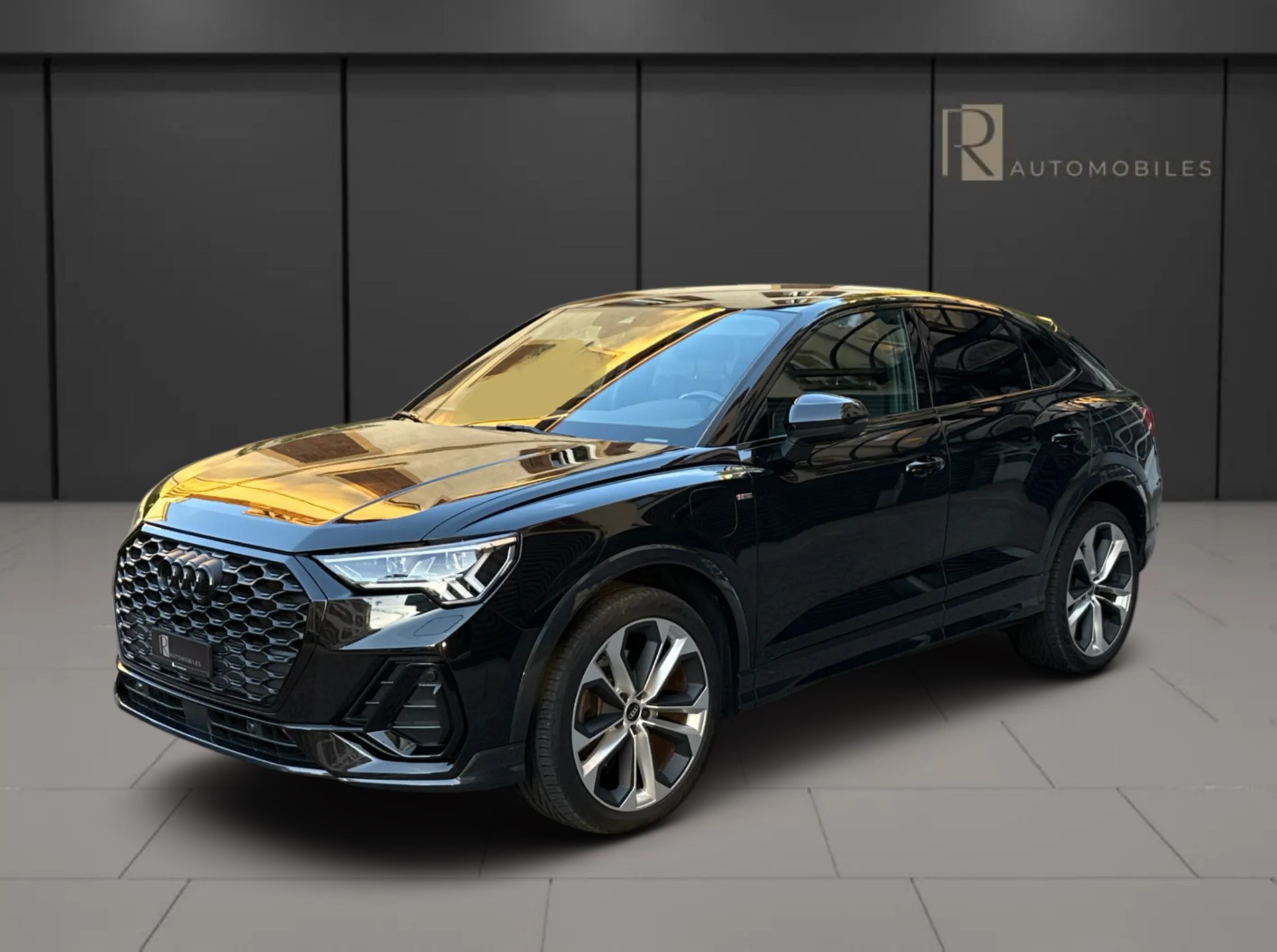 AUDI Q3 Sportback 45 TFSI e S line S-tronic-image-4