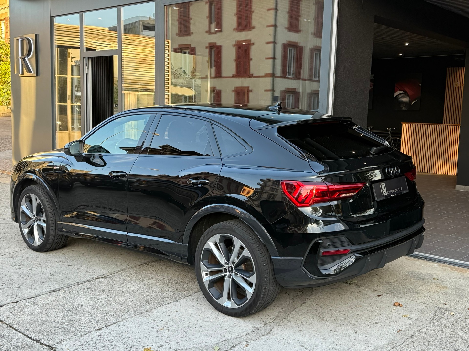AUDI Q3 Sportback 45 TFSI e S line S-tronic-image-17