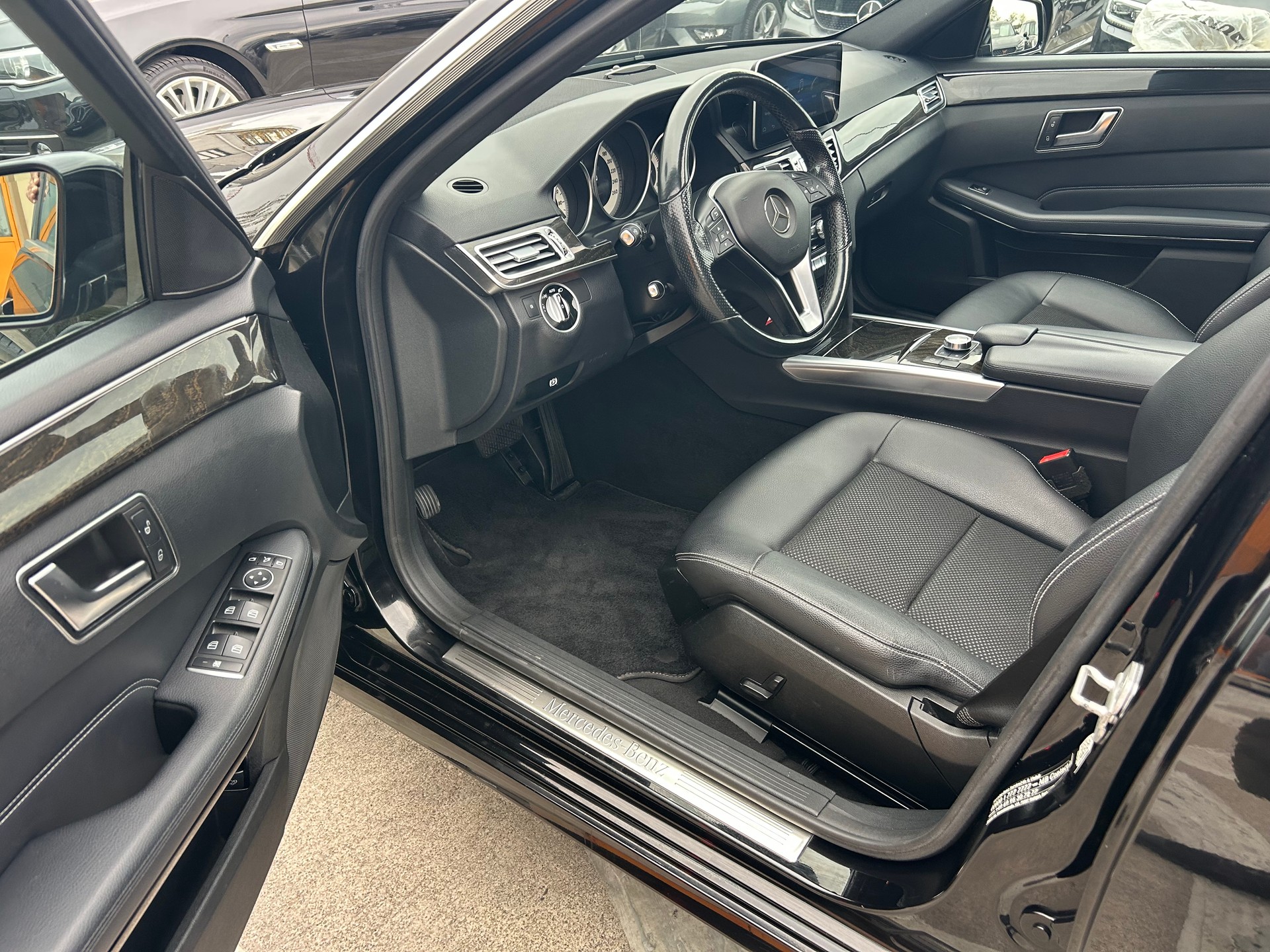 MERCEDES-BENZ E 350 BlueTEC Avantgarde 4Matic 7G-Tronic-image-18