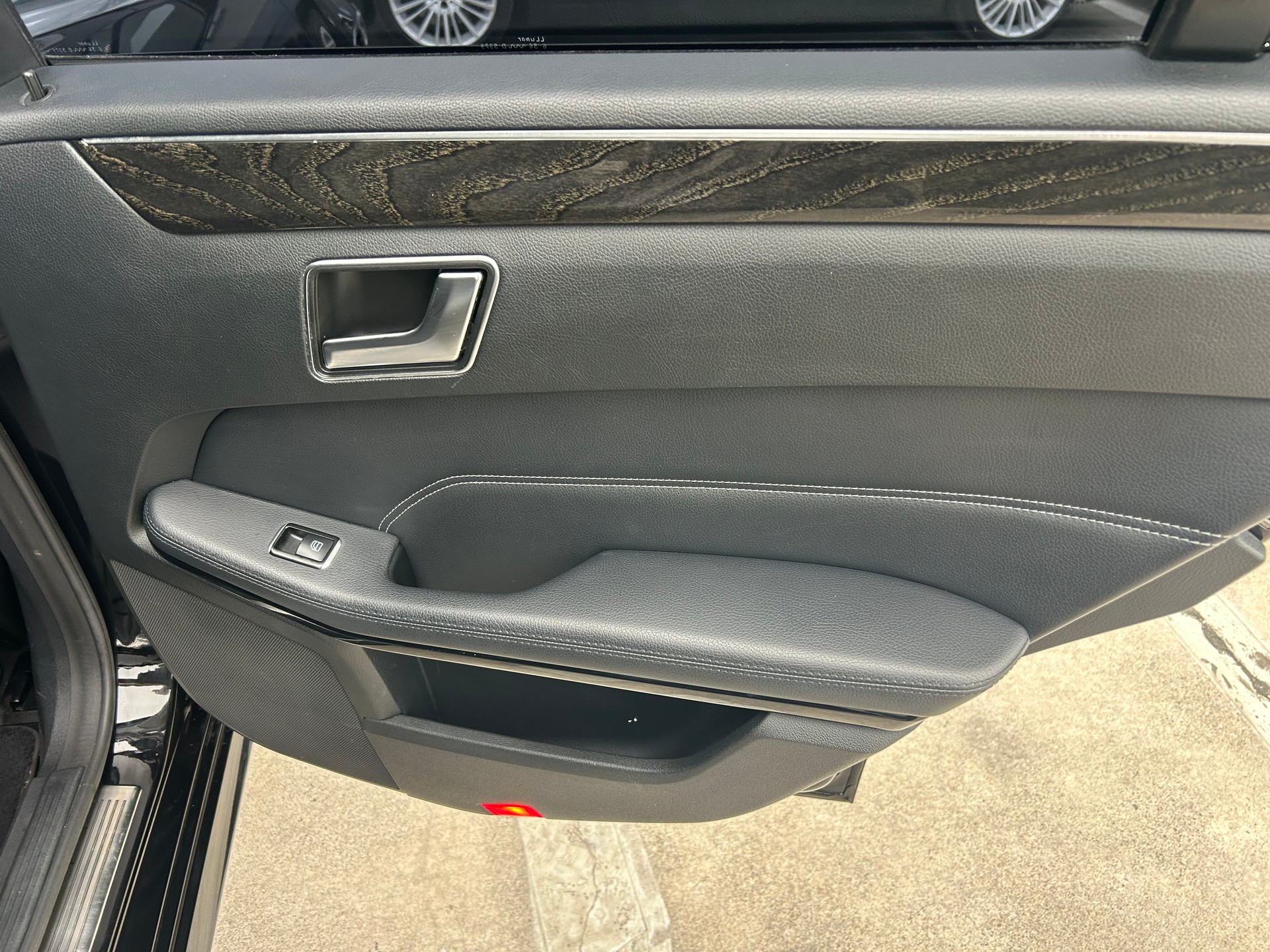 MERCEDES-BENZ E 350 BlueTEC Avantgarde 4Matic 7G-Tronic-image-14