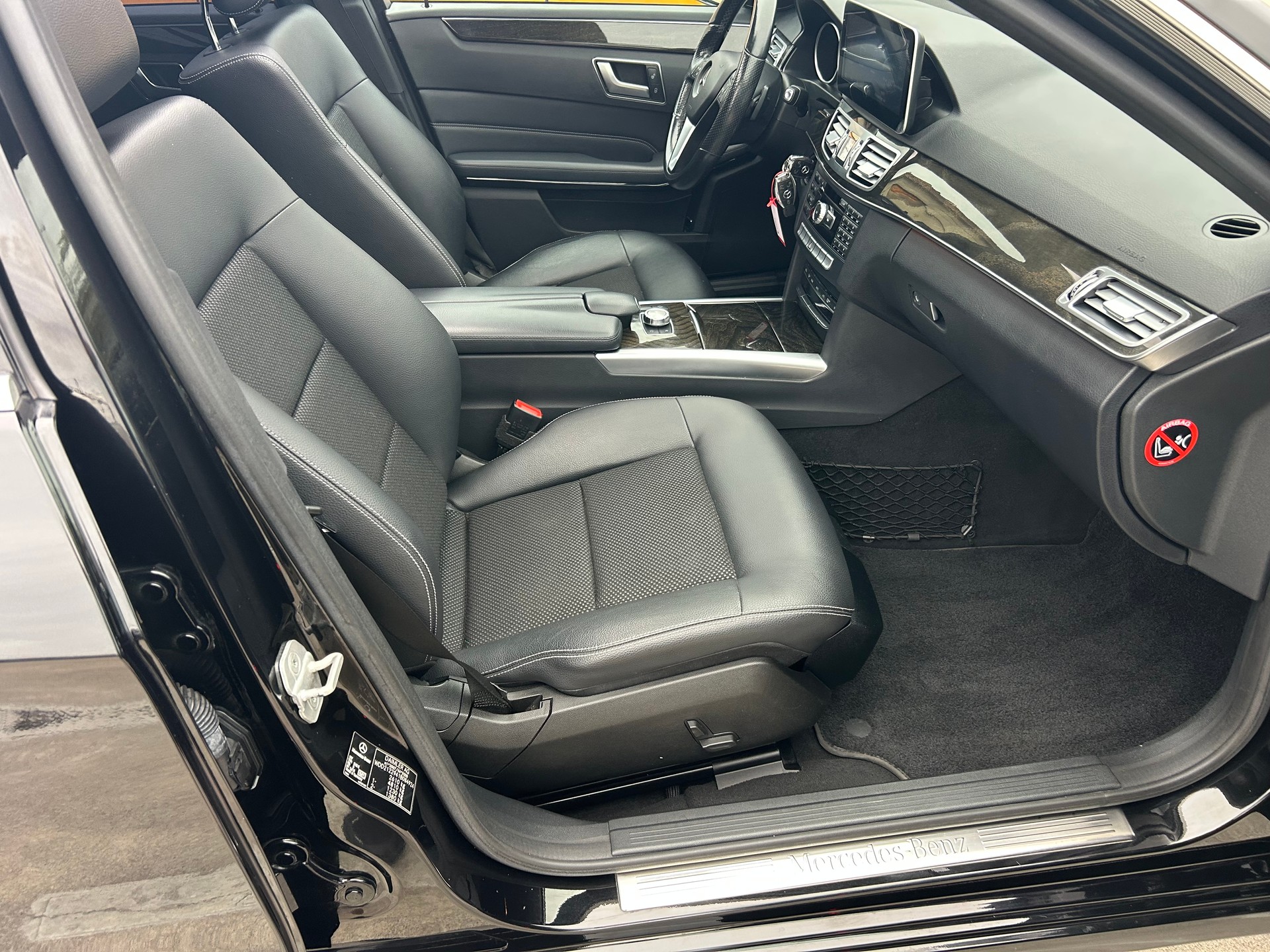 MERCEDES-BENZ E 350 BlueTEC Avantgarde 4Matic 7G-Tronic-image-7