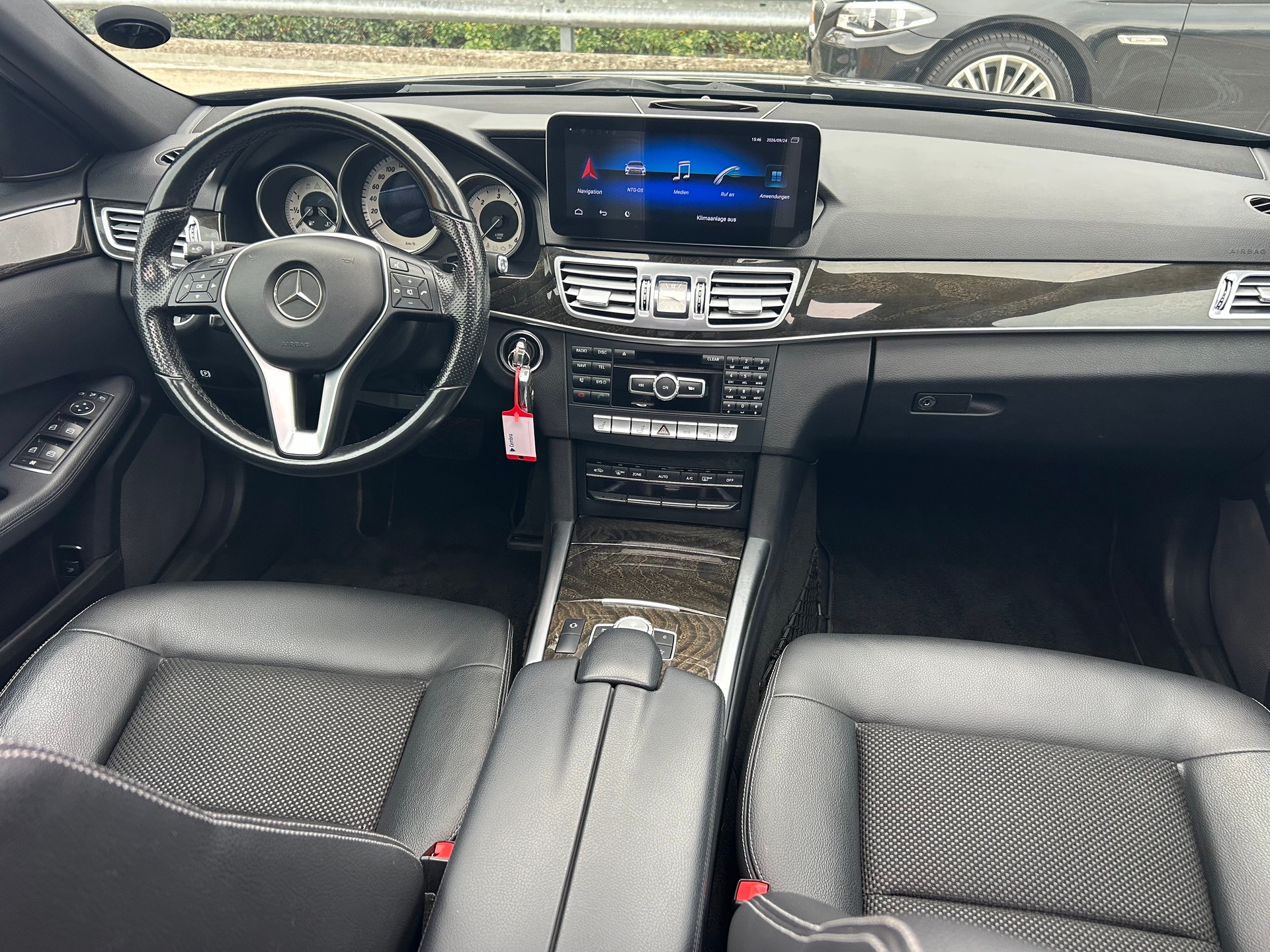 MERCEDES-BENZ E 350 BlueTEC Avantgarde 4Matic 7G-Tronic-image-9