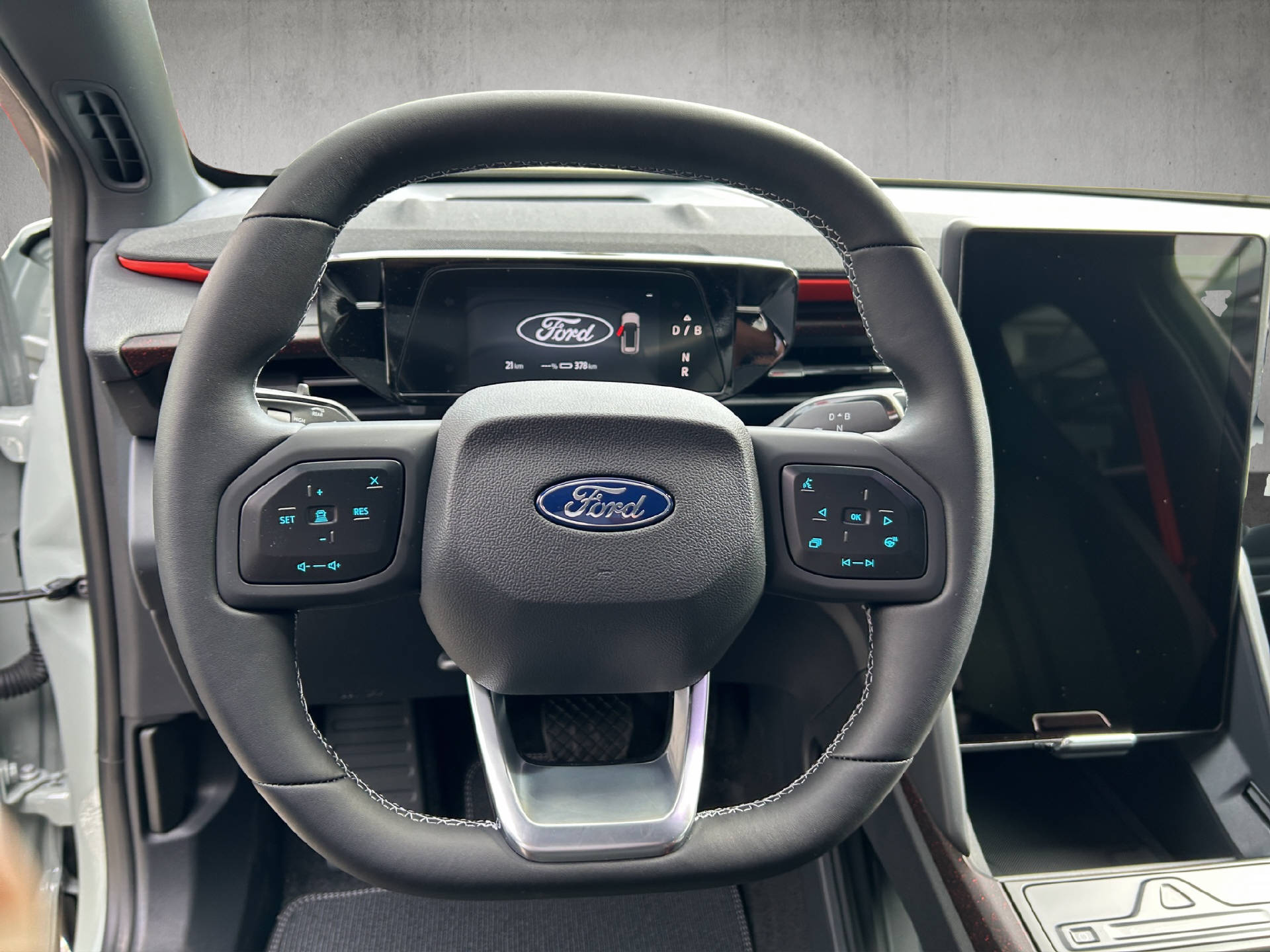 FORD Explorer Extended Range Collection AWD-image-10