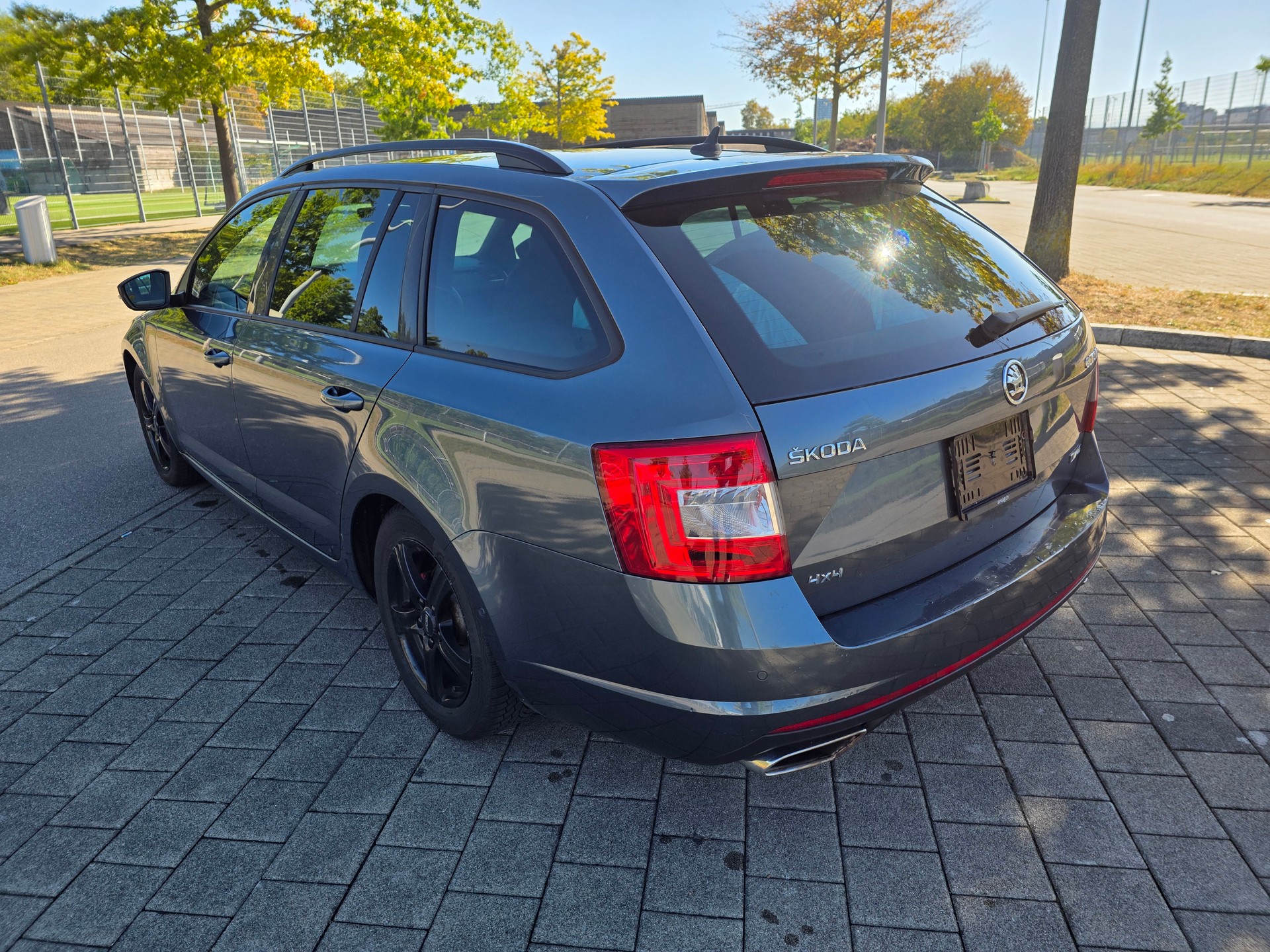 SKODA Octavia Combi 2.0 TDI RS 4x4 DSG-image-6