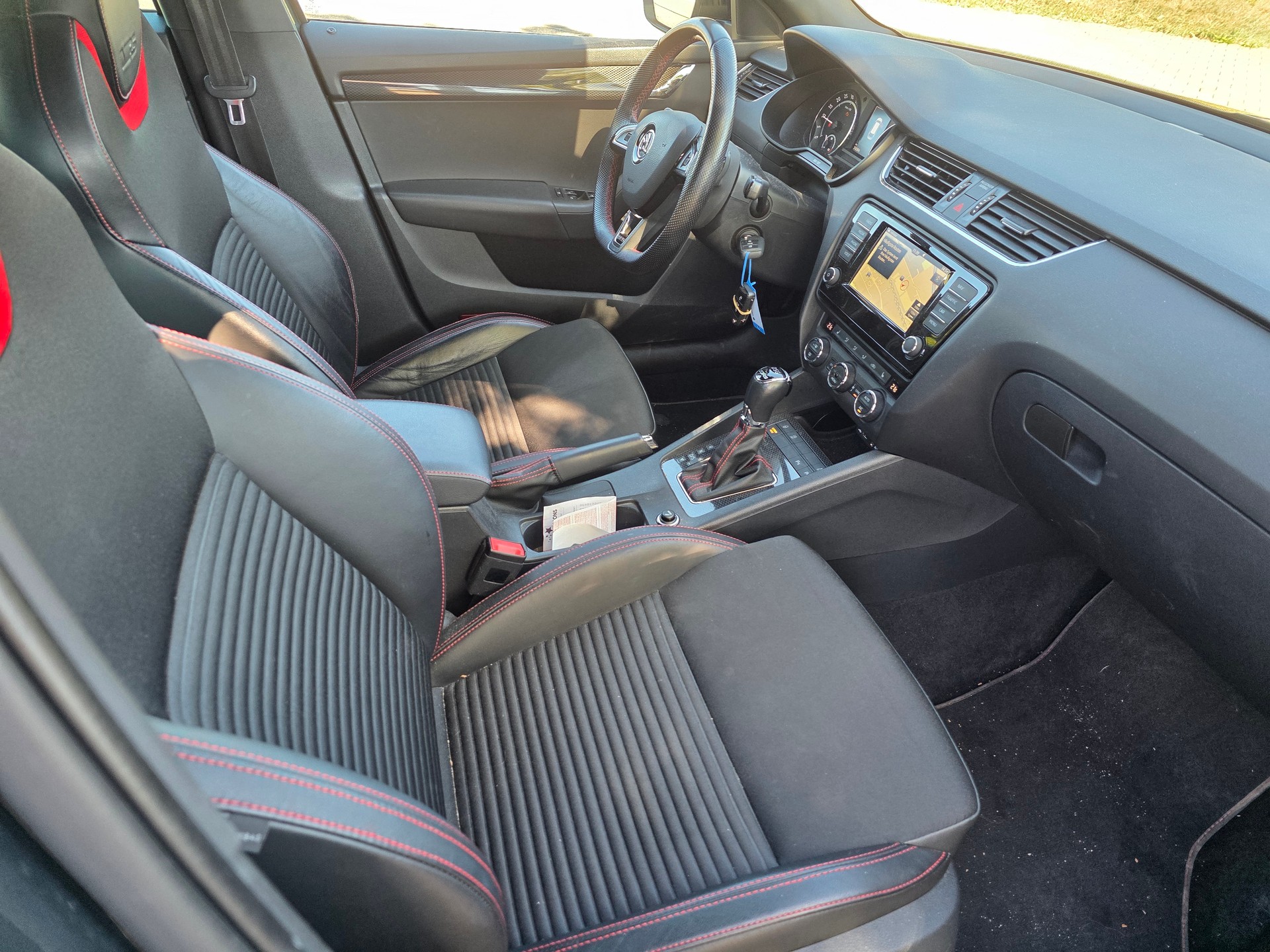 SKODA Octavia Combi 2.0 TDI RS 4x4 DSG-image-9