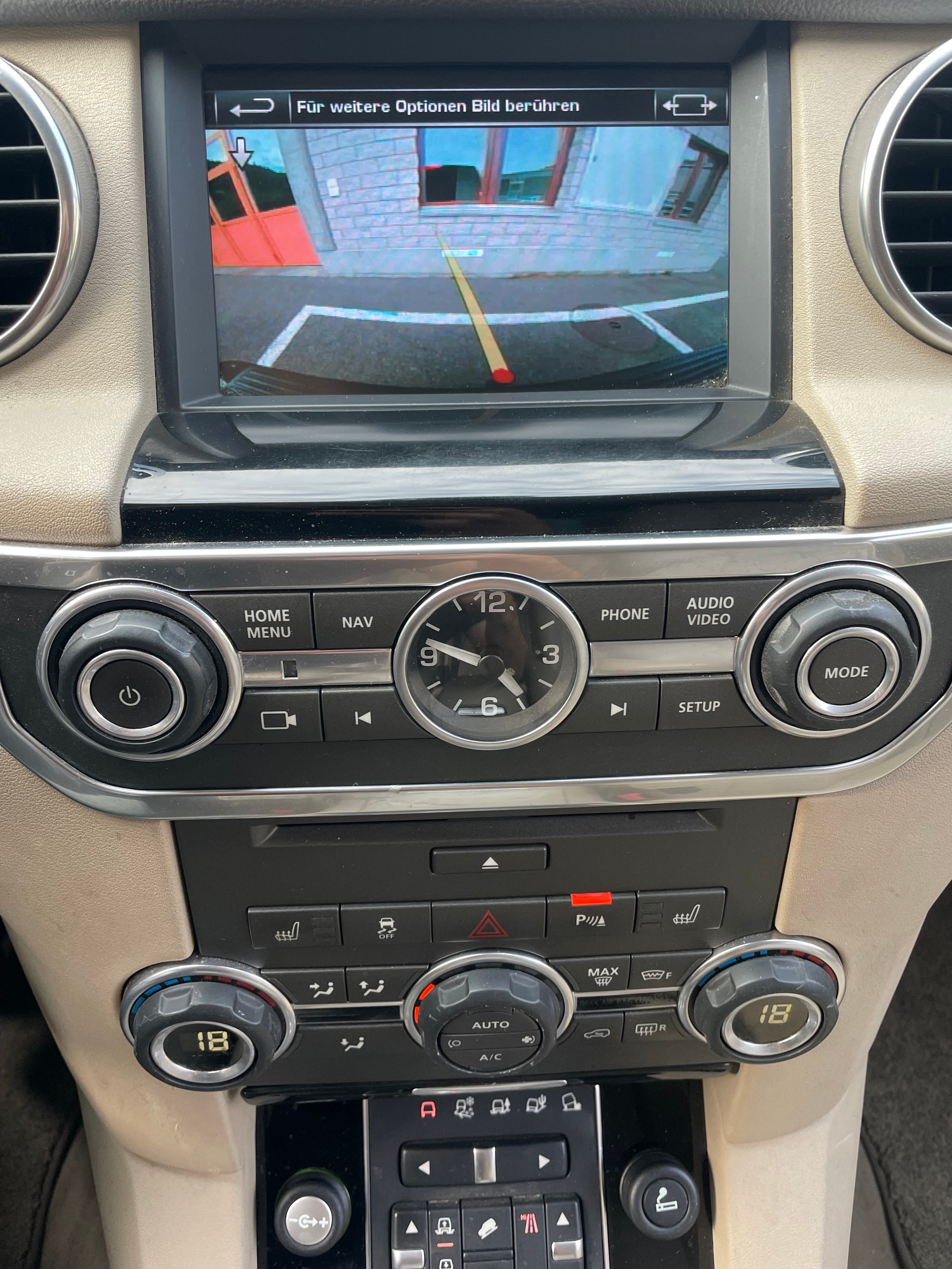 LAND ROVER Discovery 3.0 SDV6 HSE Luxury Automatic-image-13