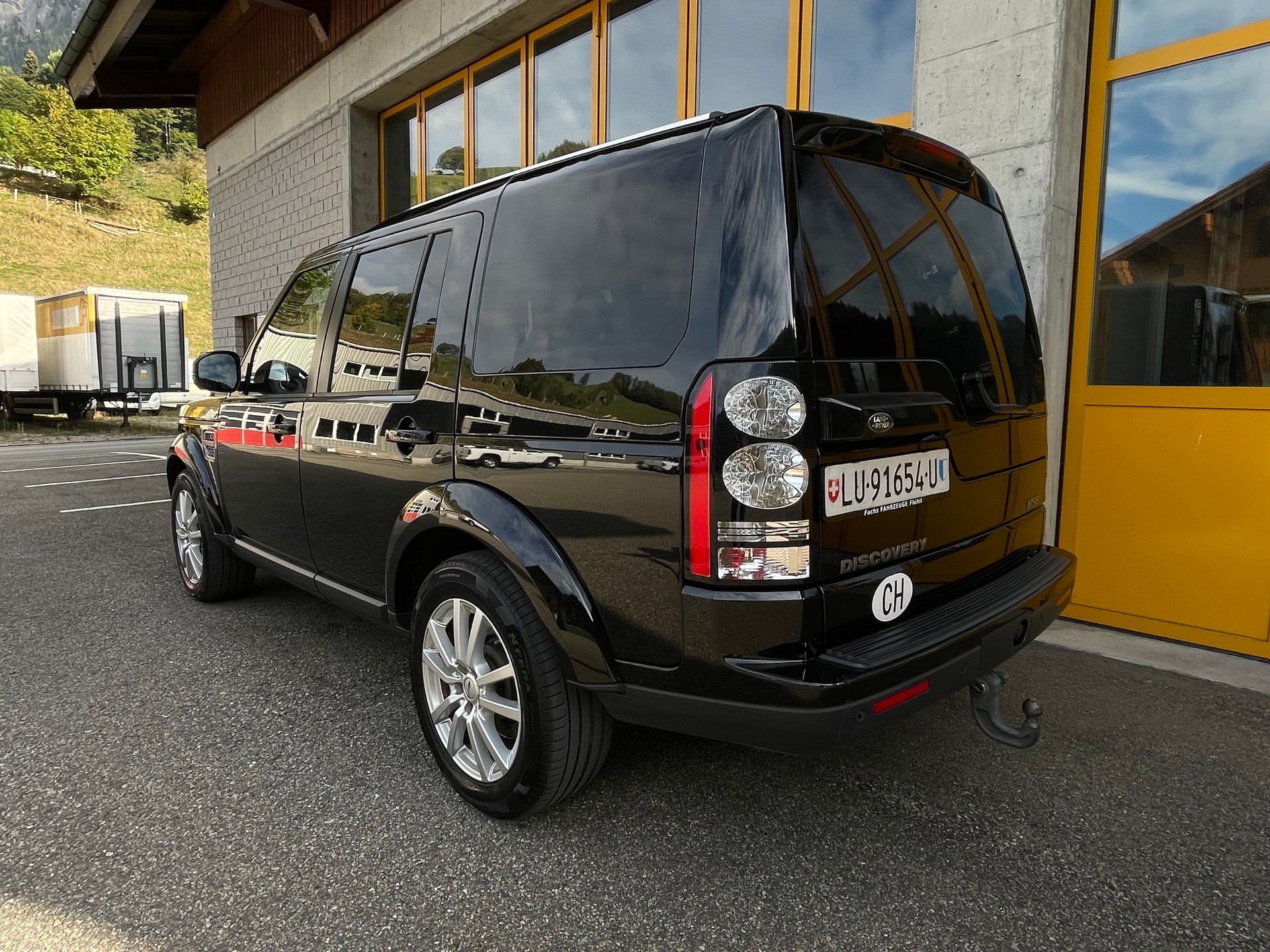 LAND ROVER Discovery 3.0 SDV6 HSE Luxury Automatic-image-2