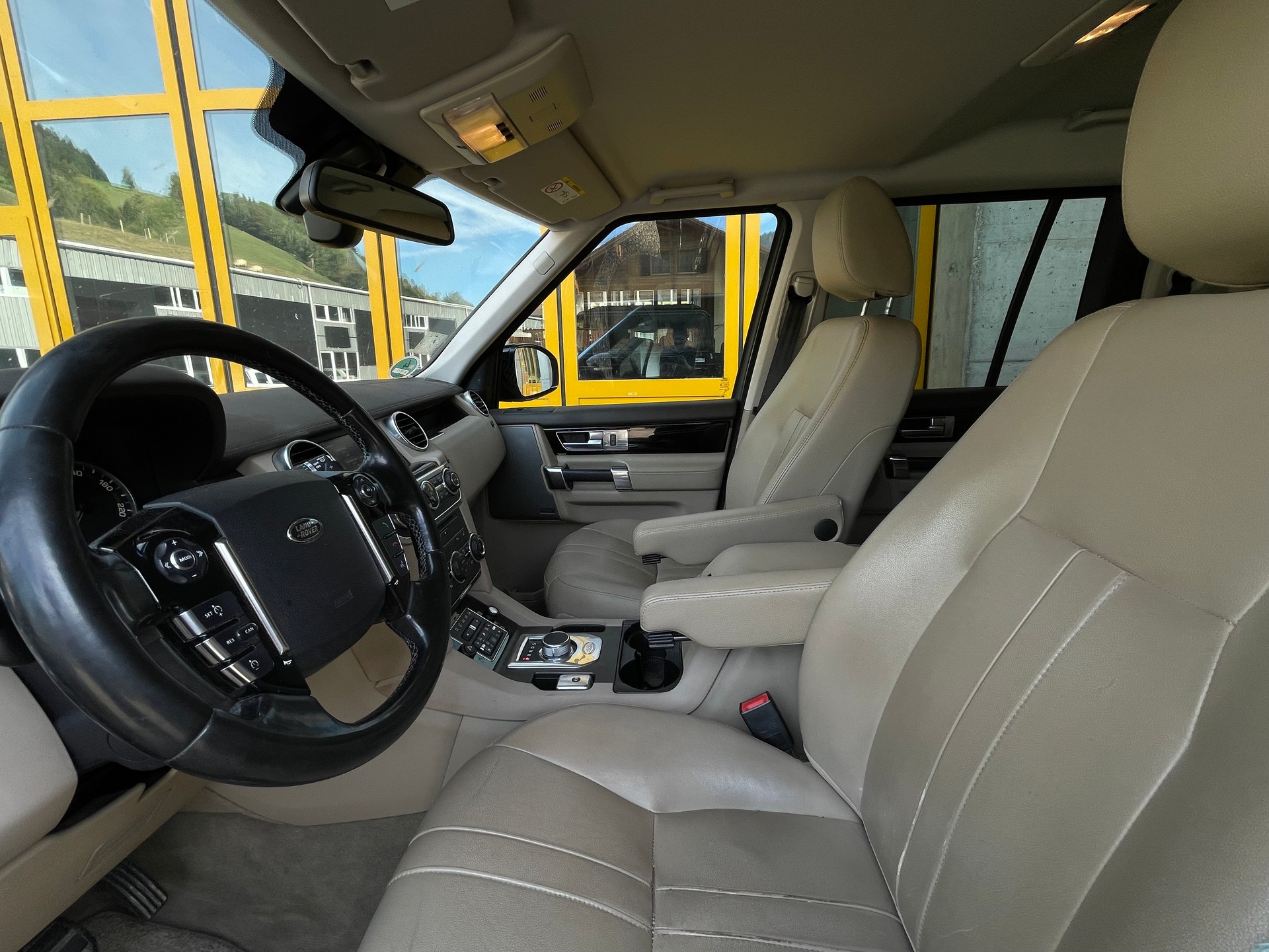 LAND ROVER Discovery 3.0 SDV6 HSE Luxury Automatic-image-10
