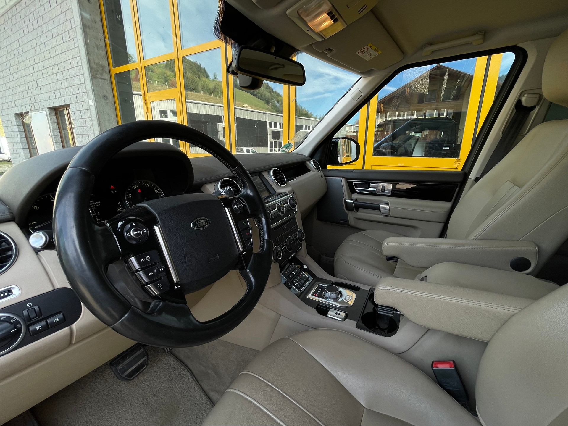 LAND ROVER Discovery 3.0 SDV6 HSE Luxury Automatic-image-11