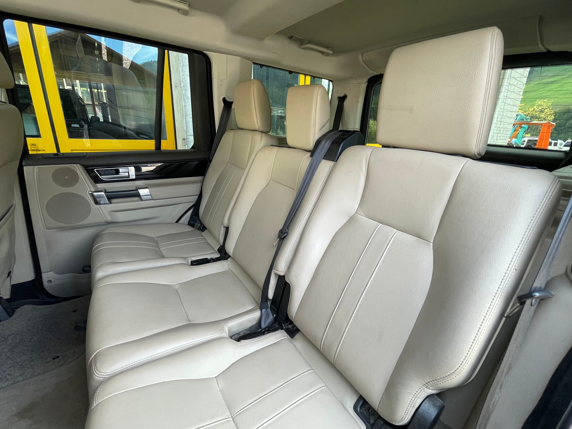 LAND ROVER Discovery 3.0 SDV6 HSE Luxury Automatic-image-14