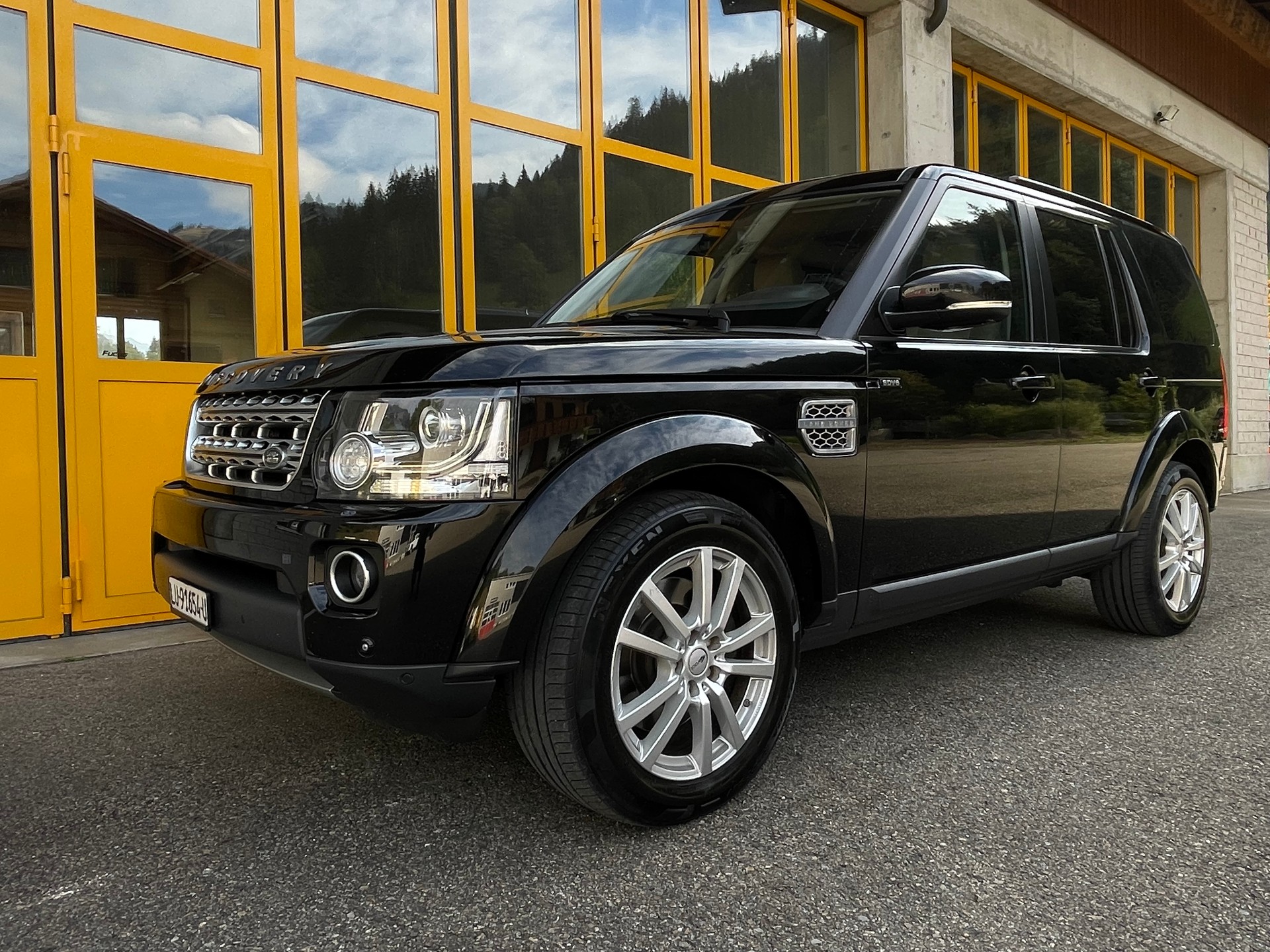 LAND ROVER Discovery 3.0 SDV6 HSE Luxury Automatic-image-0