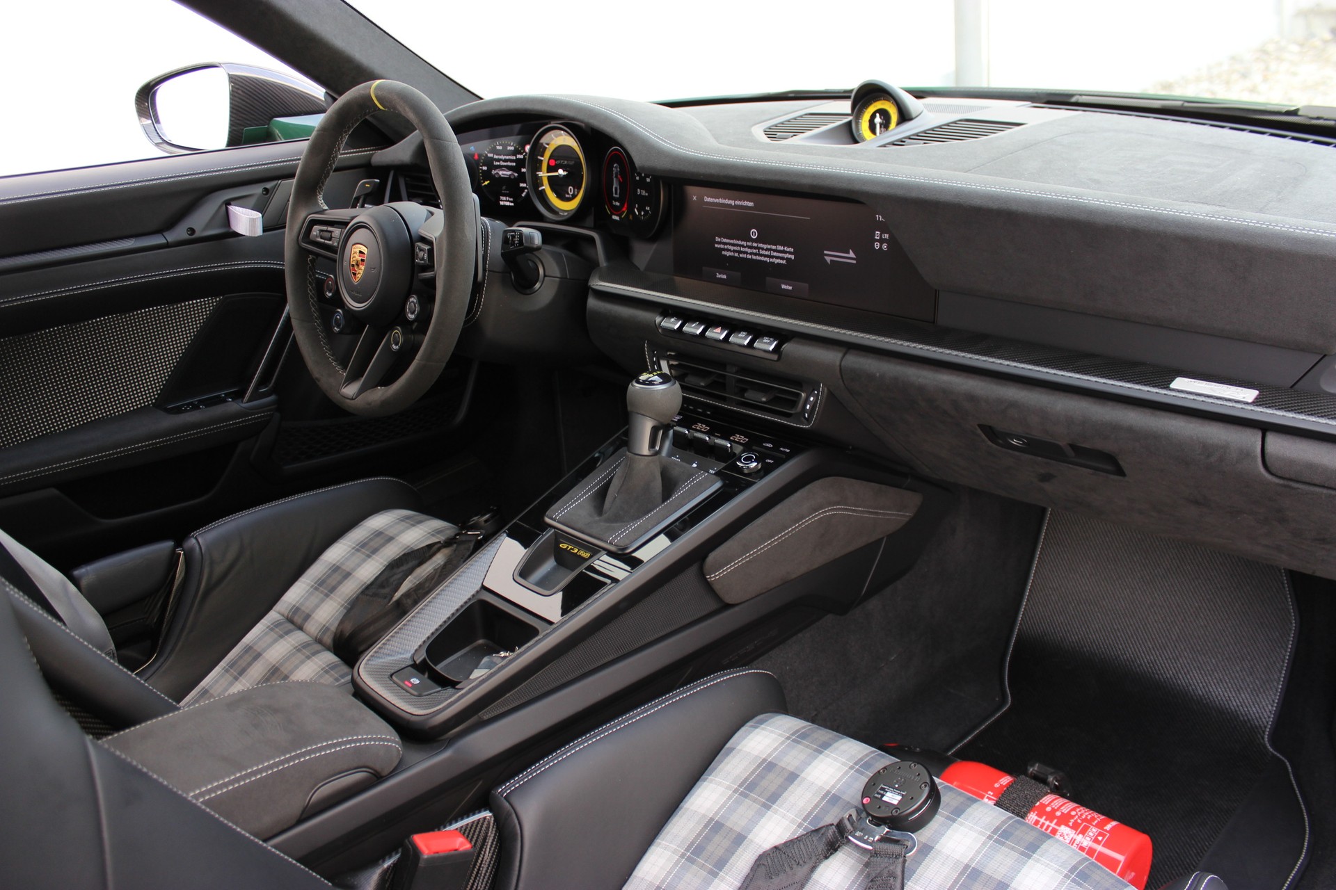 PORSCHE 911 GT3 RS Weissach-Paket BRITISH RACING GREEN-image-1