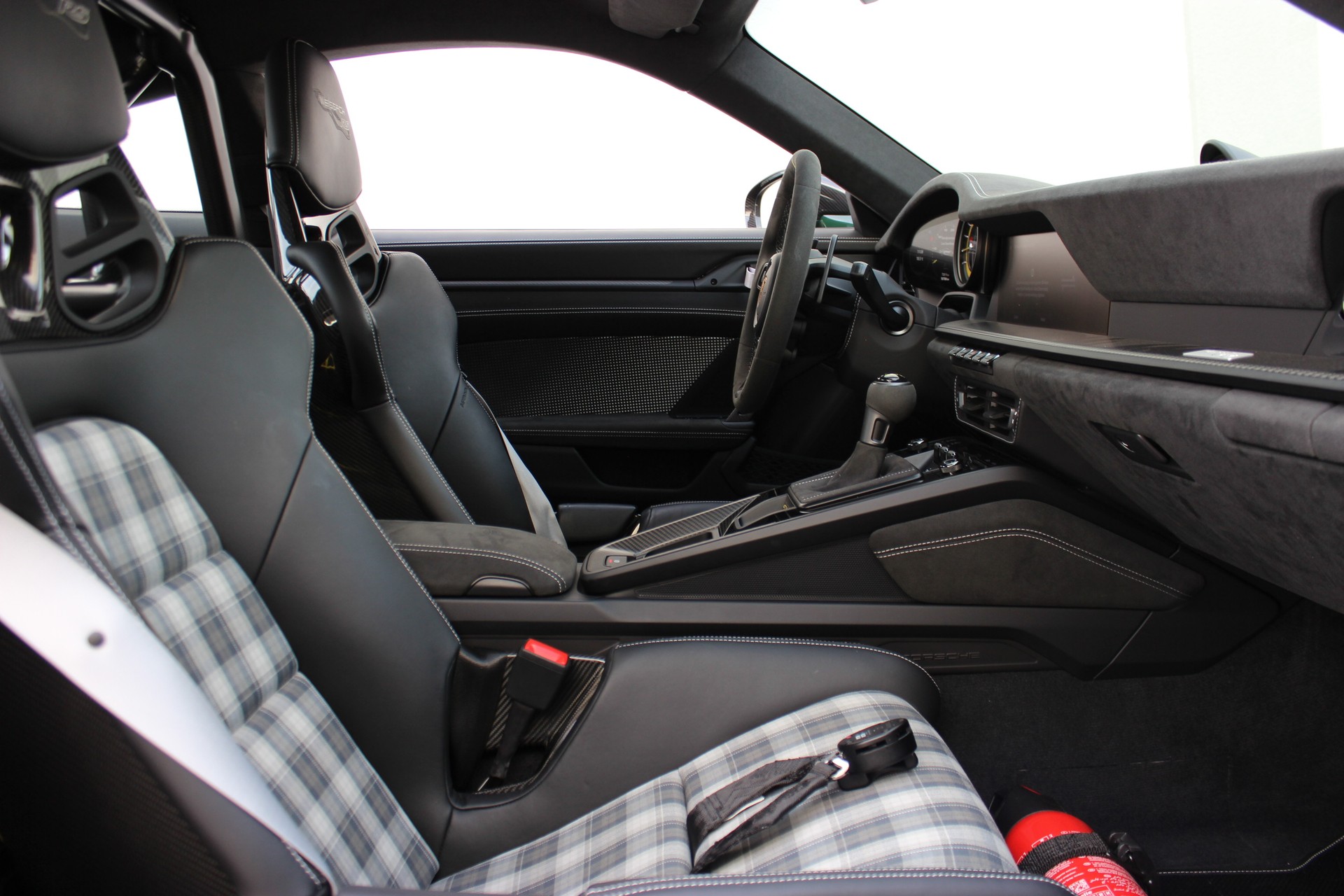 PORSCHE 911 GT3 RS Weissach-Paket BRITISH RACING GREEN-image-3