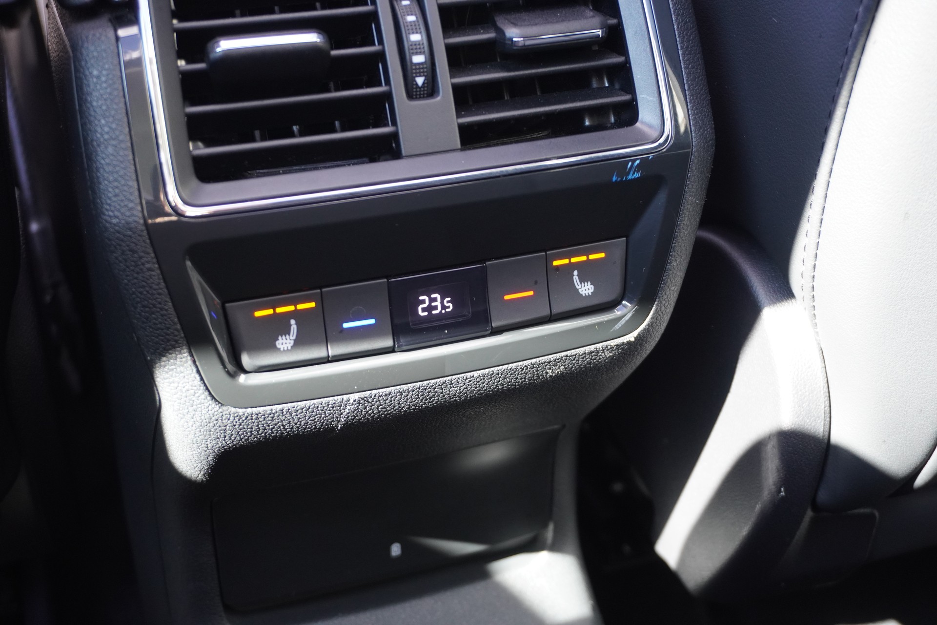 SKODA Kodiaq 2.0 TDI CR L&K 4x4 DSG 7-PLÄTZER!!!-image-18