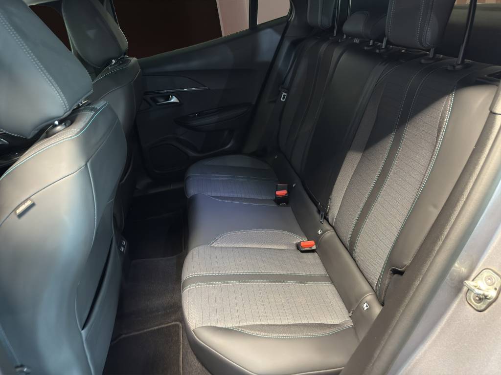 PEUGEOT 2008 1.2 PureTech Allure Pack EAT8-image-7