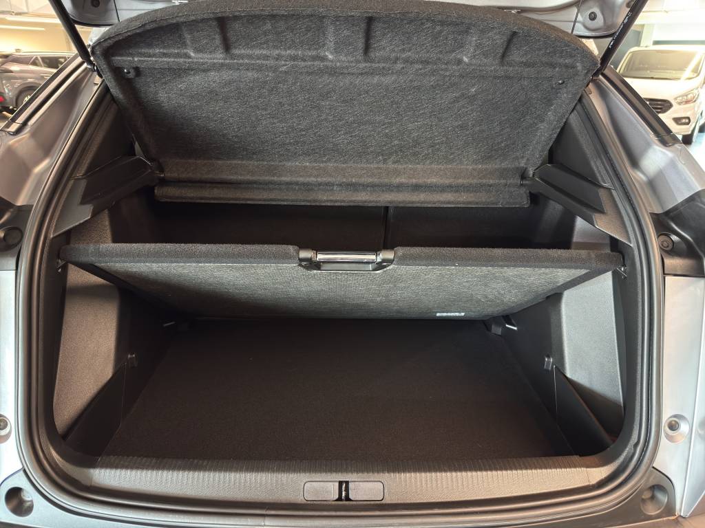 PEUGEOT 2008 1.2 PureTech Allure Pack EAT8-image-12