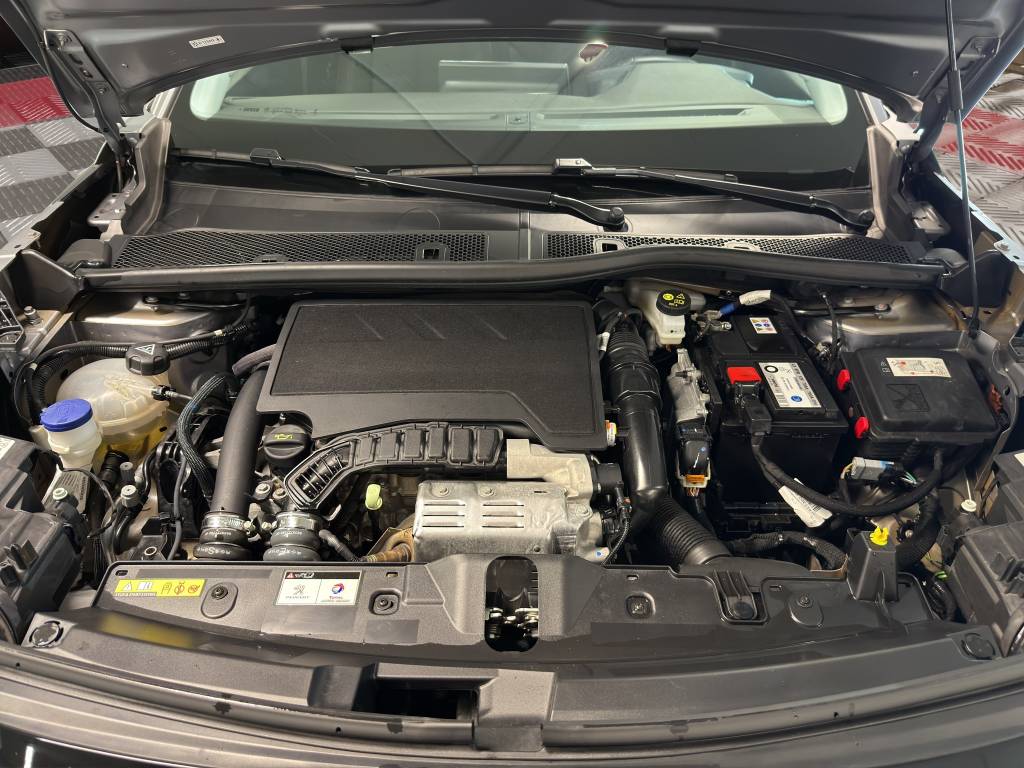 PEUGEOT 2008 1.2 PureTech Allure Pack EAT8-image-9