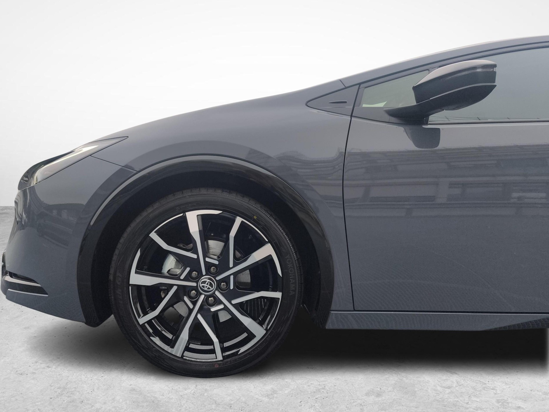 TOYOTA Prius 2.0 Plug-In-Hybrid Style-image-19