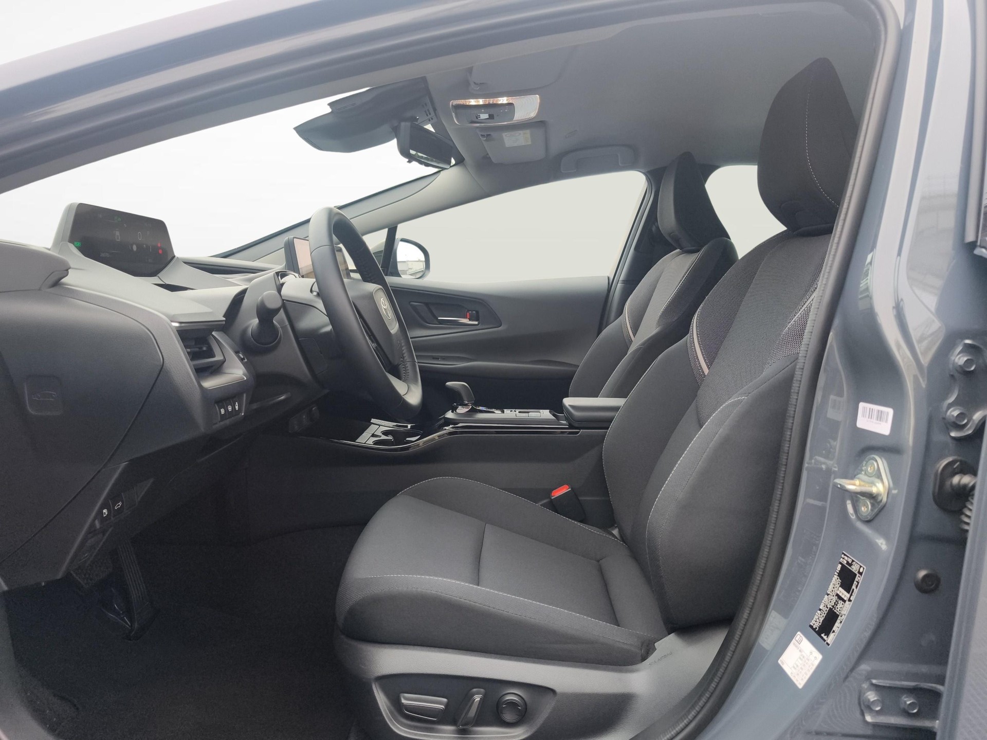 TOYOTA Prius 2.0 Plug-In-Hybrid Style-image-16