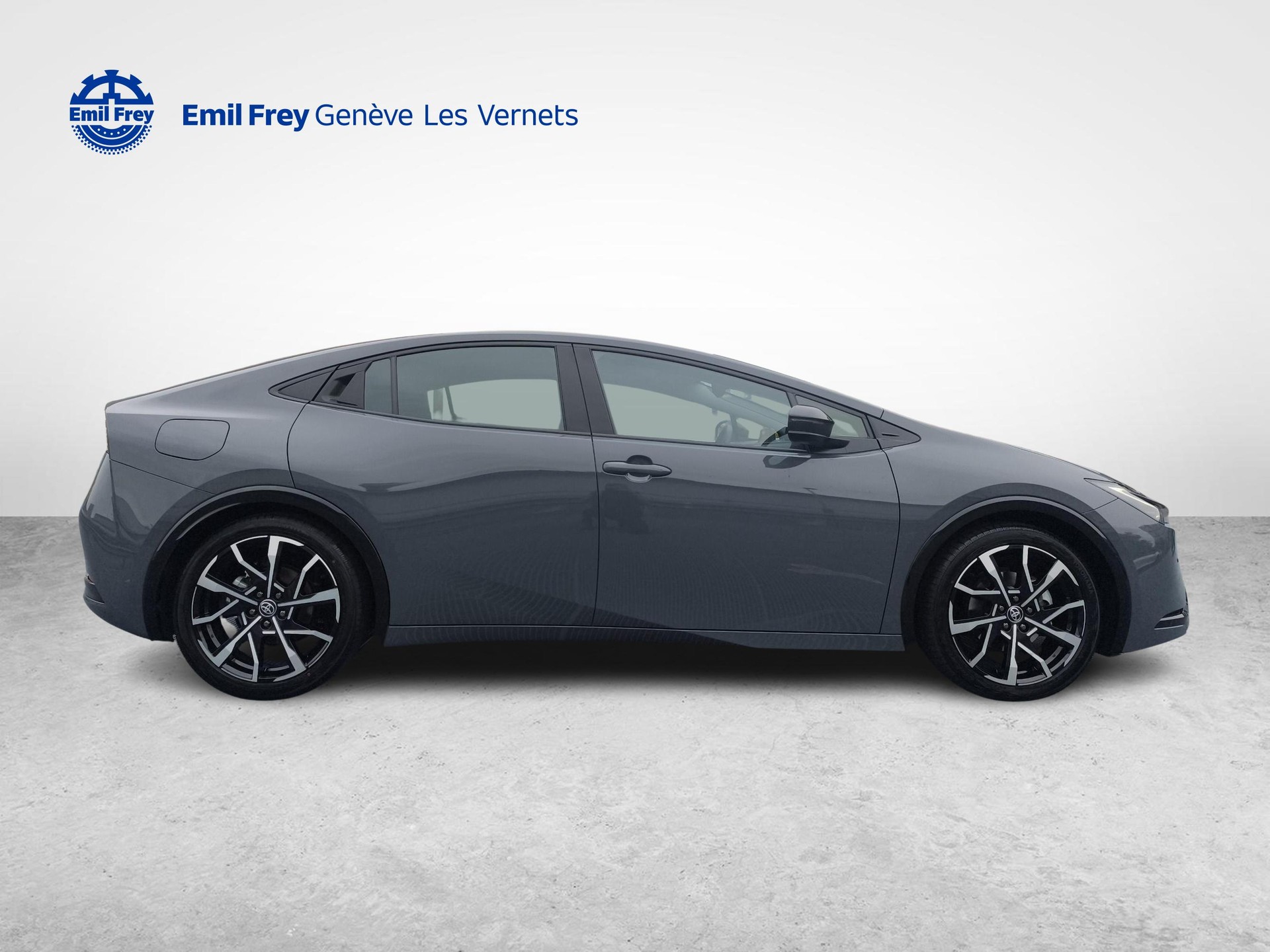 TOYOTA Prius 2.0 Plug-In-Hybrid Style-image-12