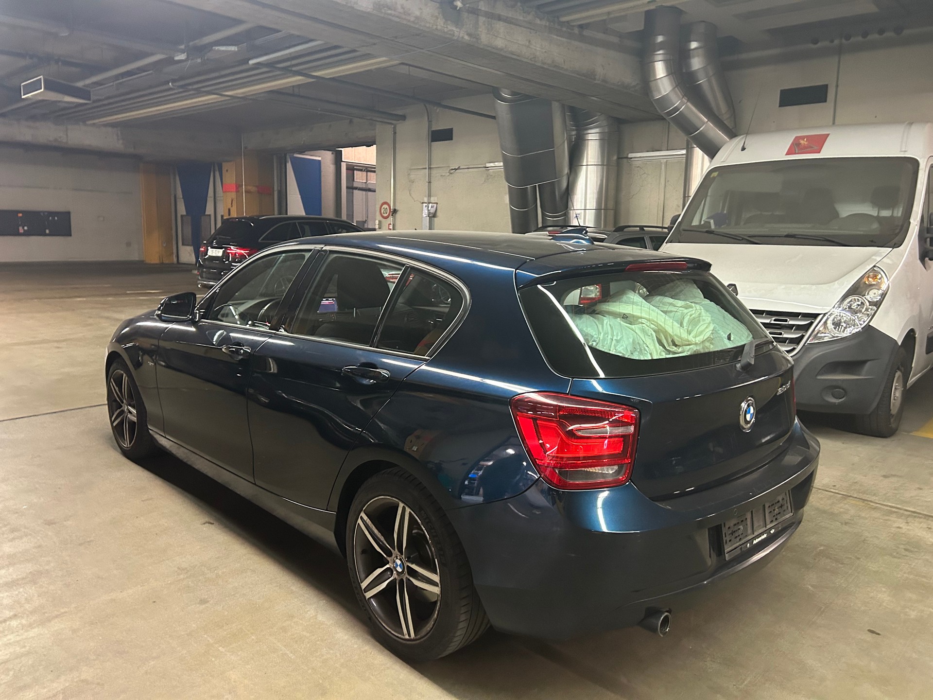 BMW 120d Sport Line-image-4