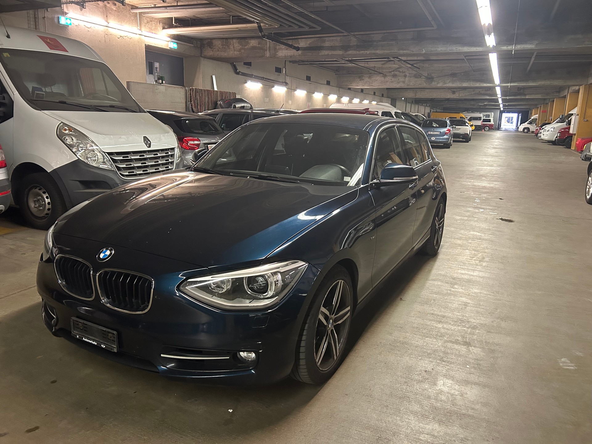 BMW 120d Sport Line-image-1