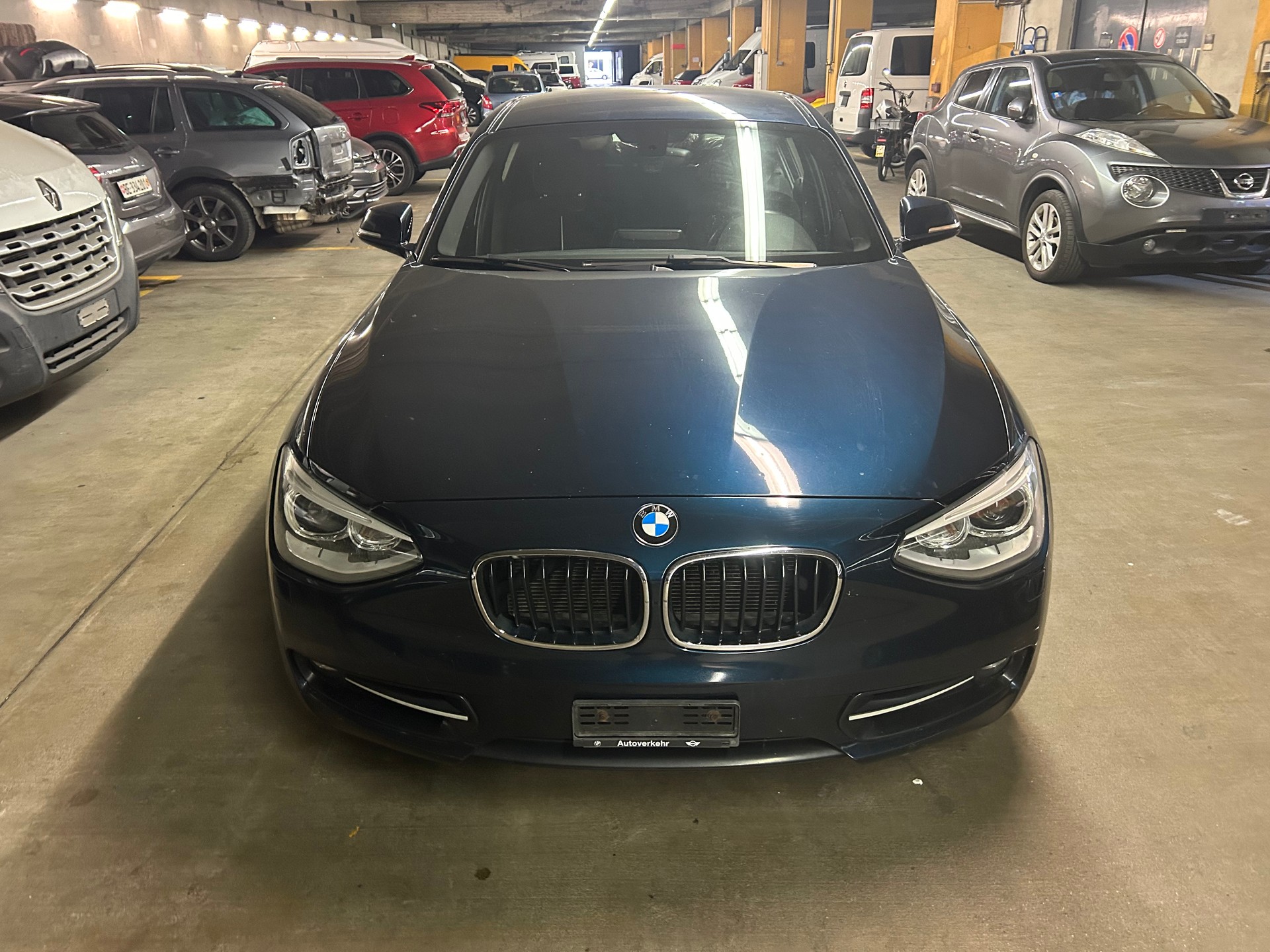 BMW 120d Sport Line-image-0