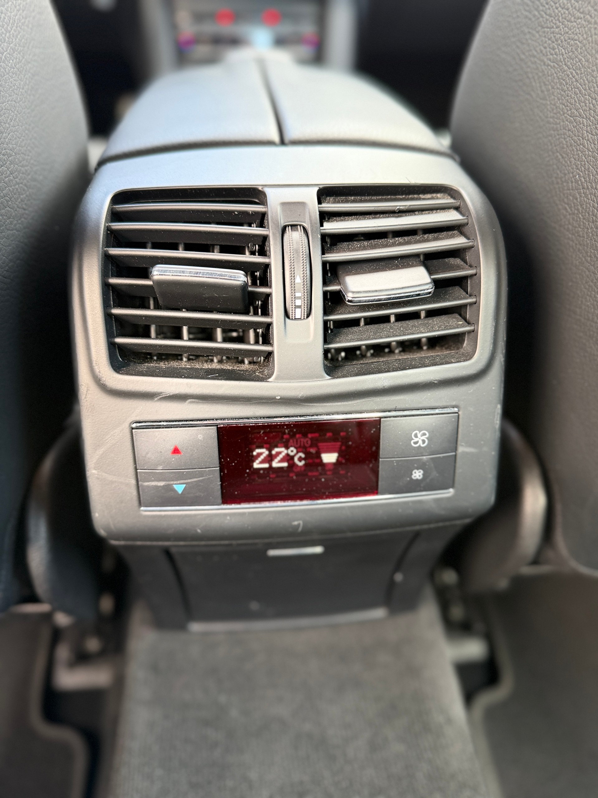 MERCEDES-BENZ E 350 BlueTEC 4Matic 7G-Tronic-image-21