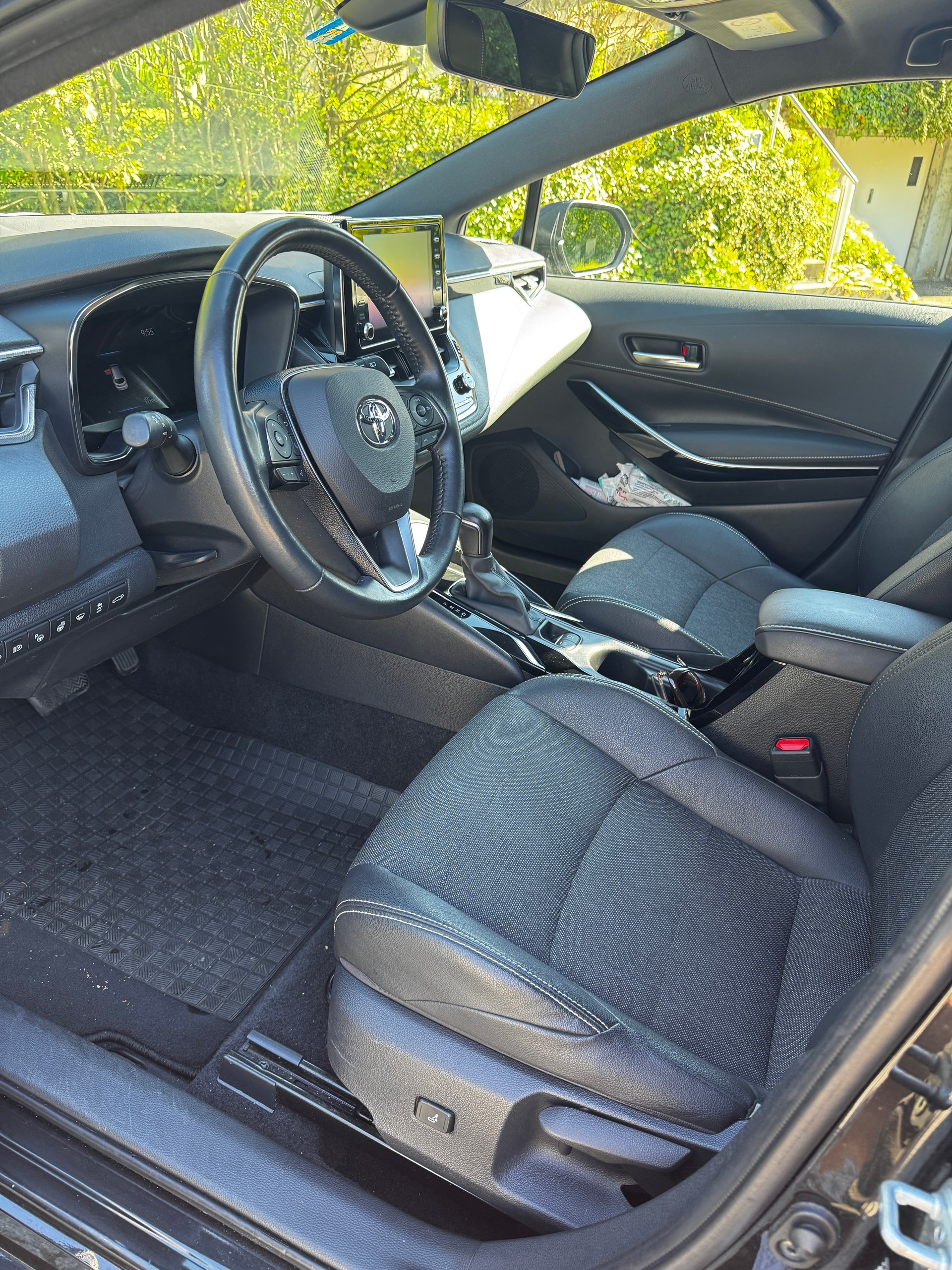TOYOTA 2.0 HSD Trend-image-1