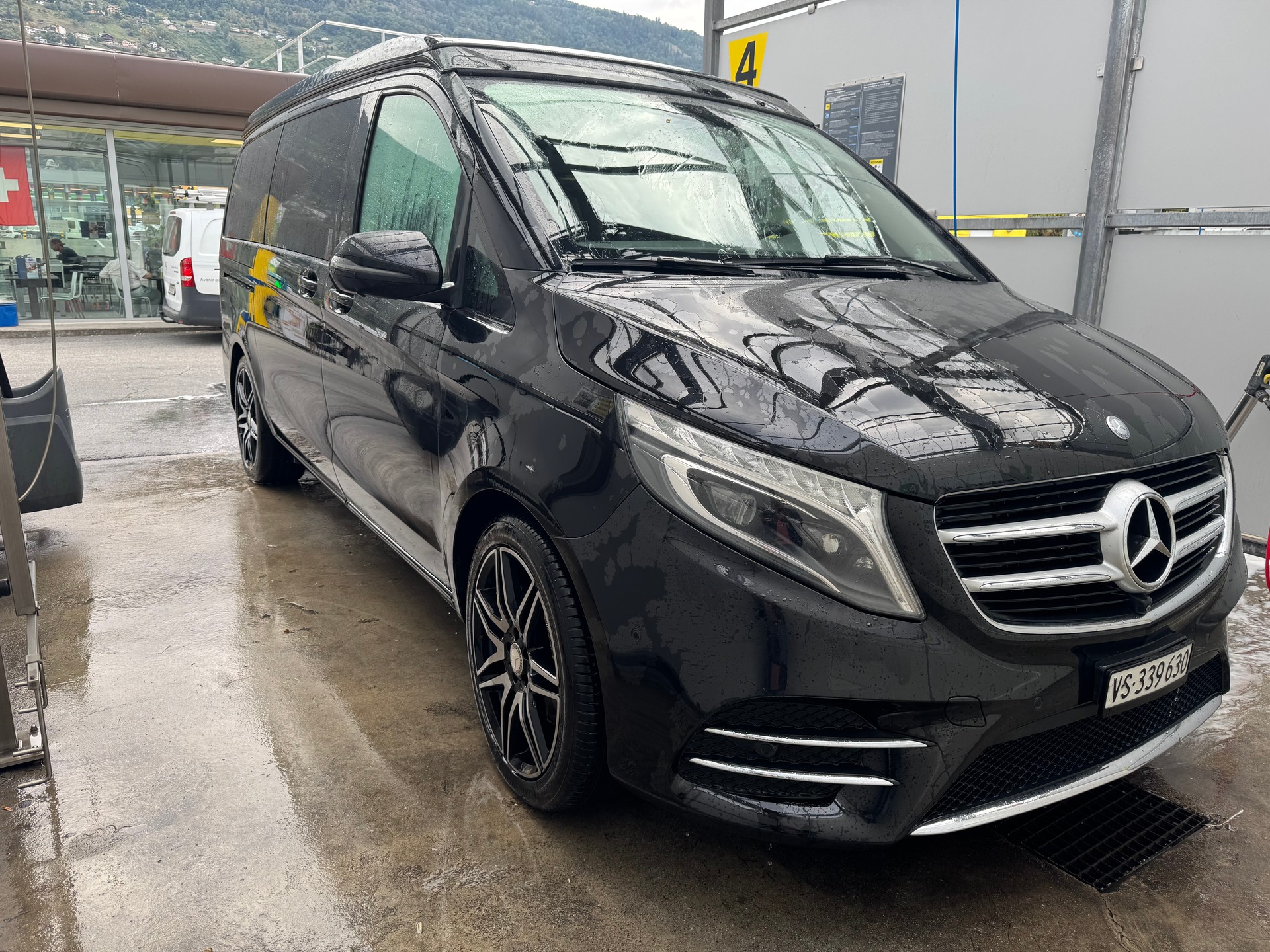 MERCEDES-BENZ 250 d-image-1
