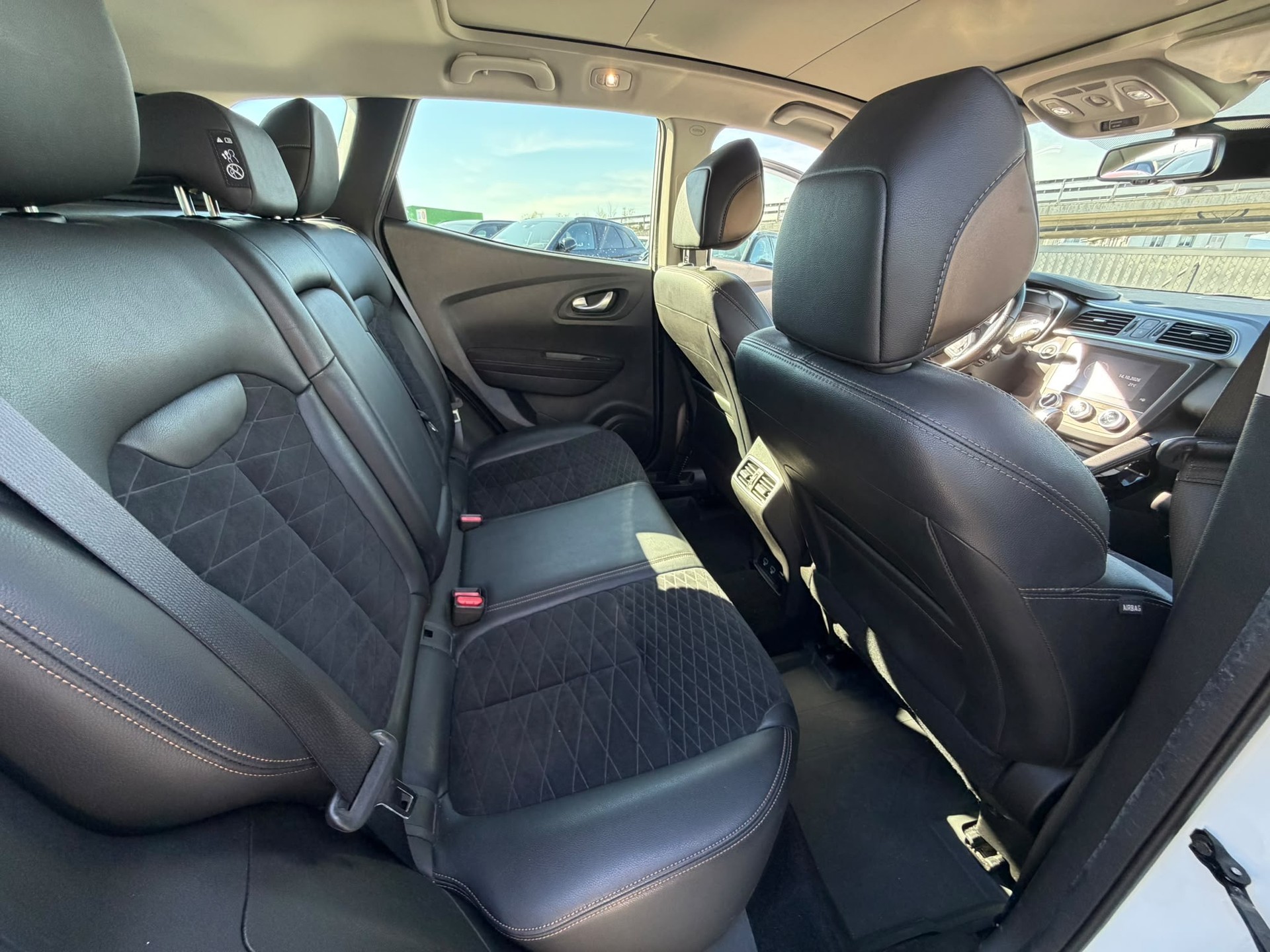 RENAULT Kadjar 1.3 16V Turbo Black Edition EDC GARANTIE 2 ans Expertiser du jour🇨🇭-image-15