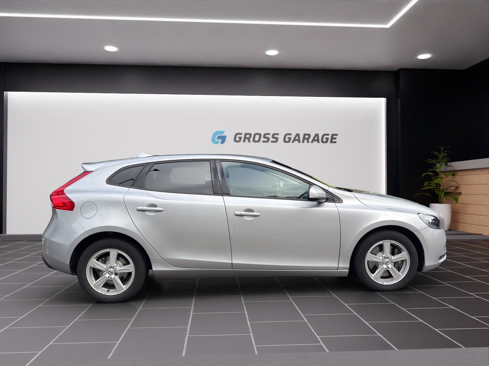 VOLVO V40 D3 Kinetic-image-2