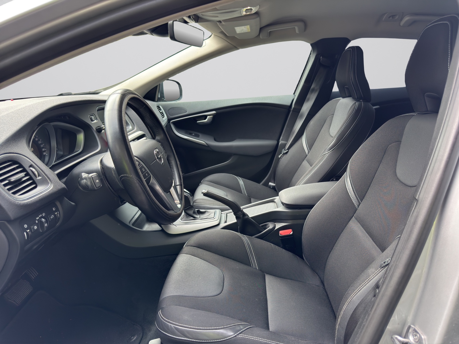 VOLVO V40 D3 Kinetic-image-4