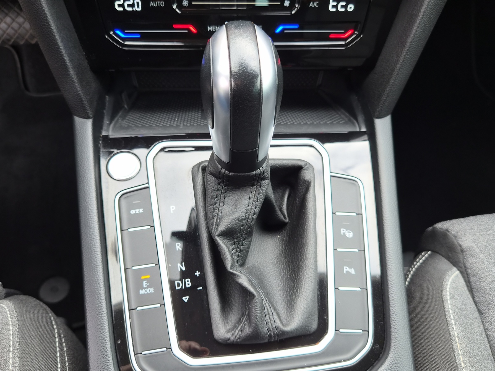 VW Passat Variant 1.4 TSI GTE Hybrid DSG-image-12