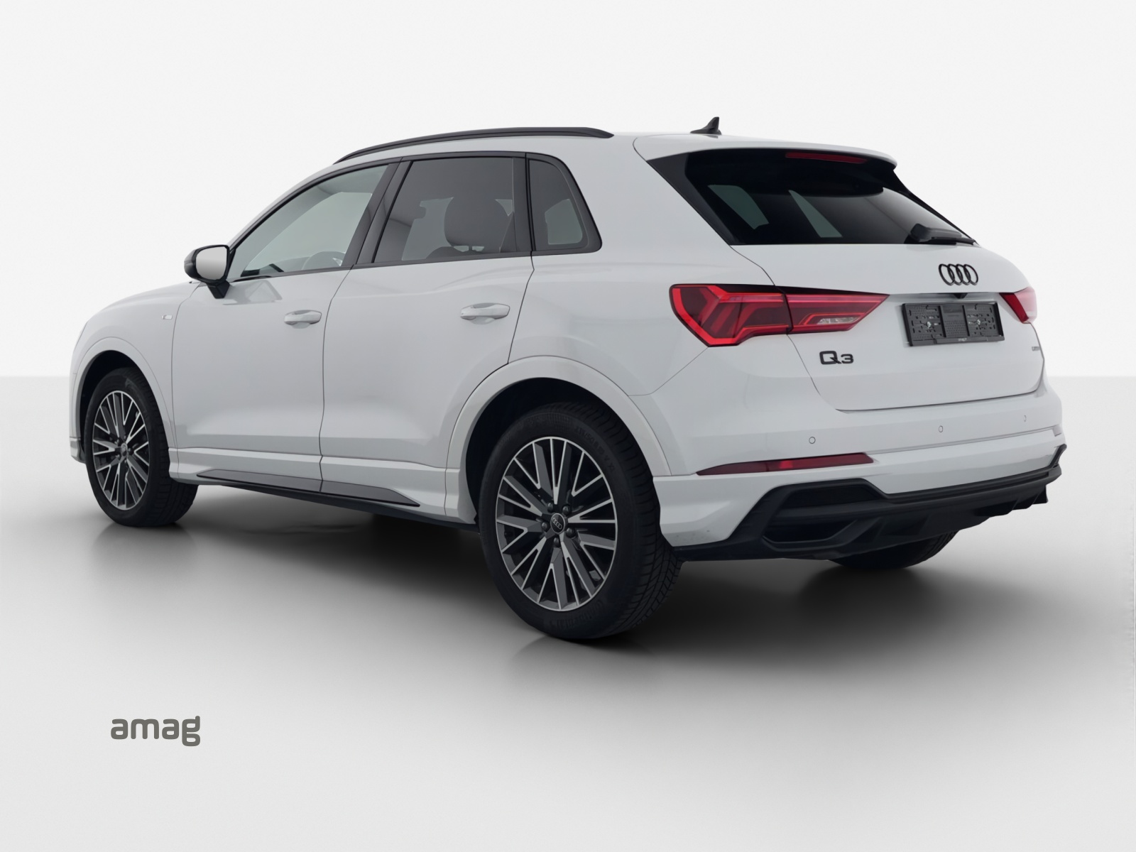 AUDI Q3 40 TFSI S line quattro S-tronic-image-2