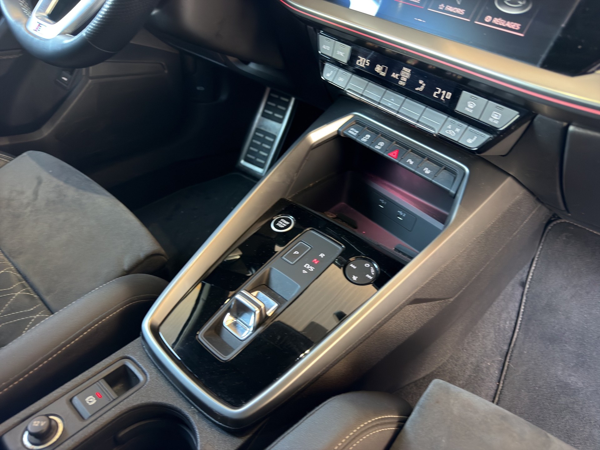 AUDI A3 Sportback 35 TFSI Attraction S-tronic-image-21