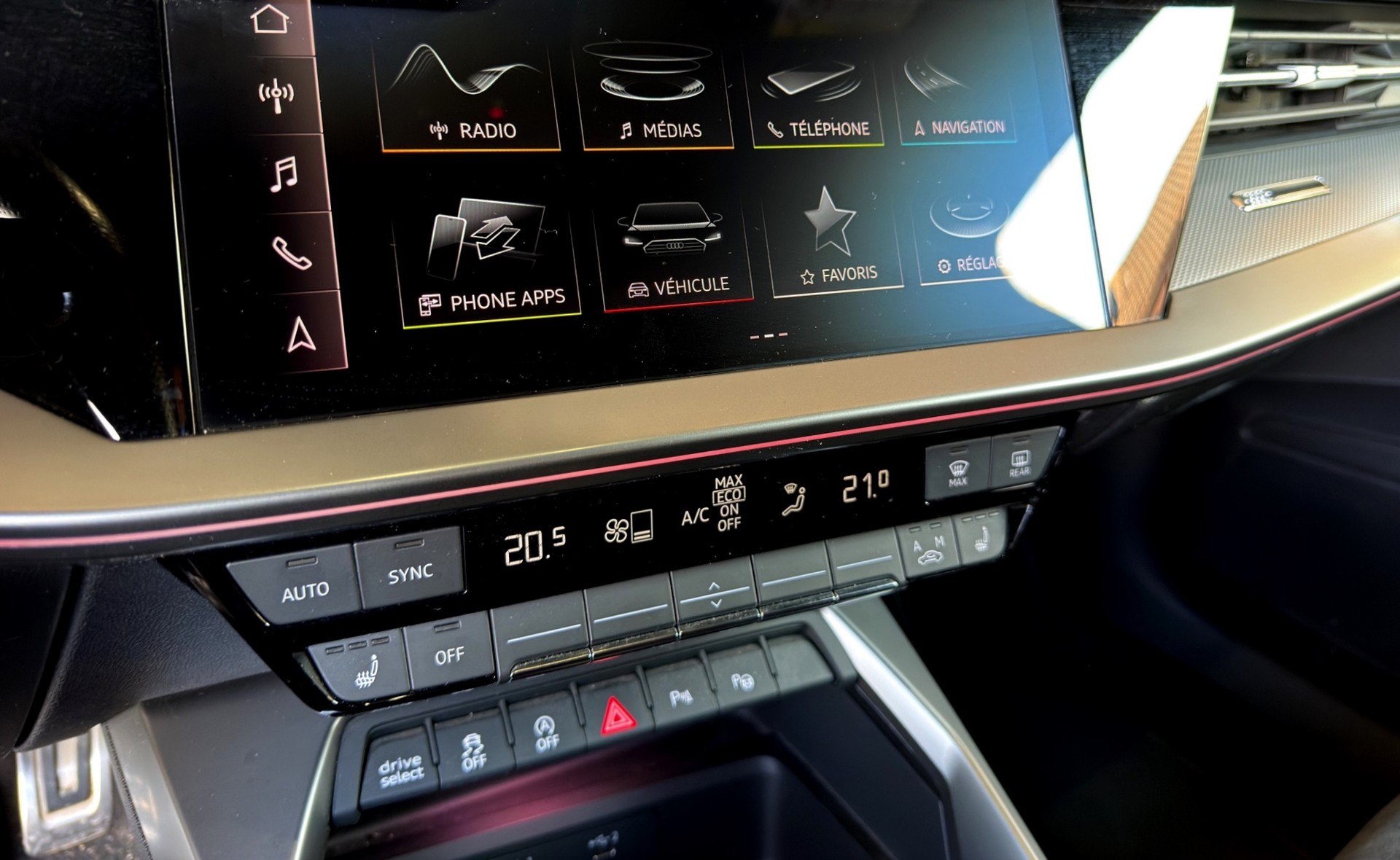 AUDI A3 Sportback 35 TFSI Attraction S-tronic-image-18