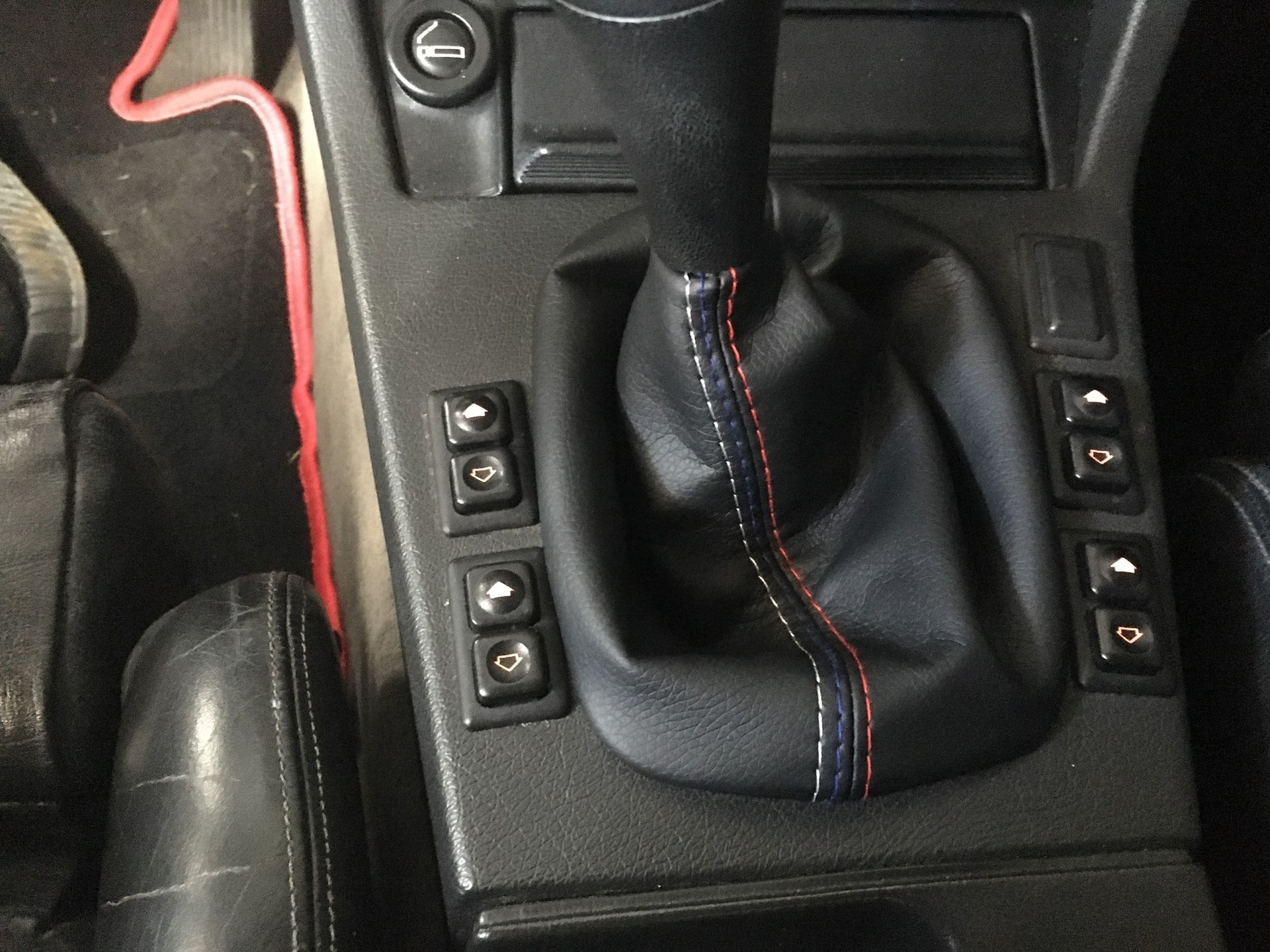 BMW 320i Cabrio-image-14