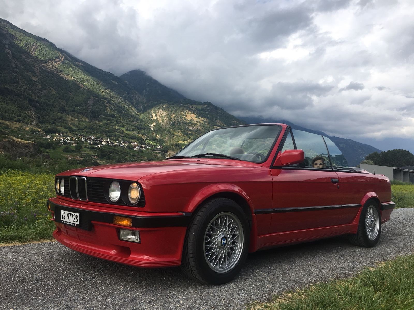 BMW 320i Cabrio-image-15