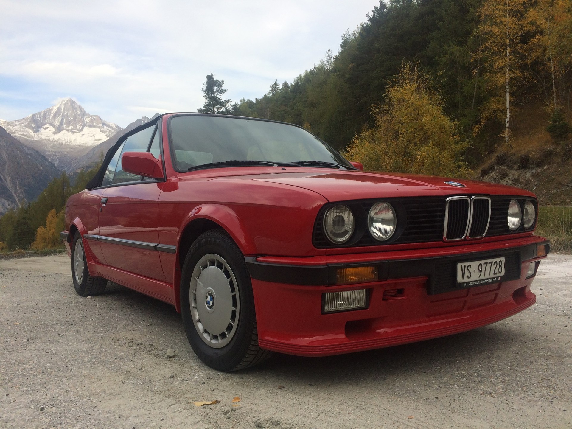 BMW 320i Cabrio-image-4